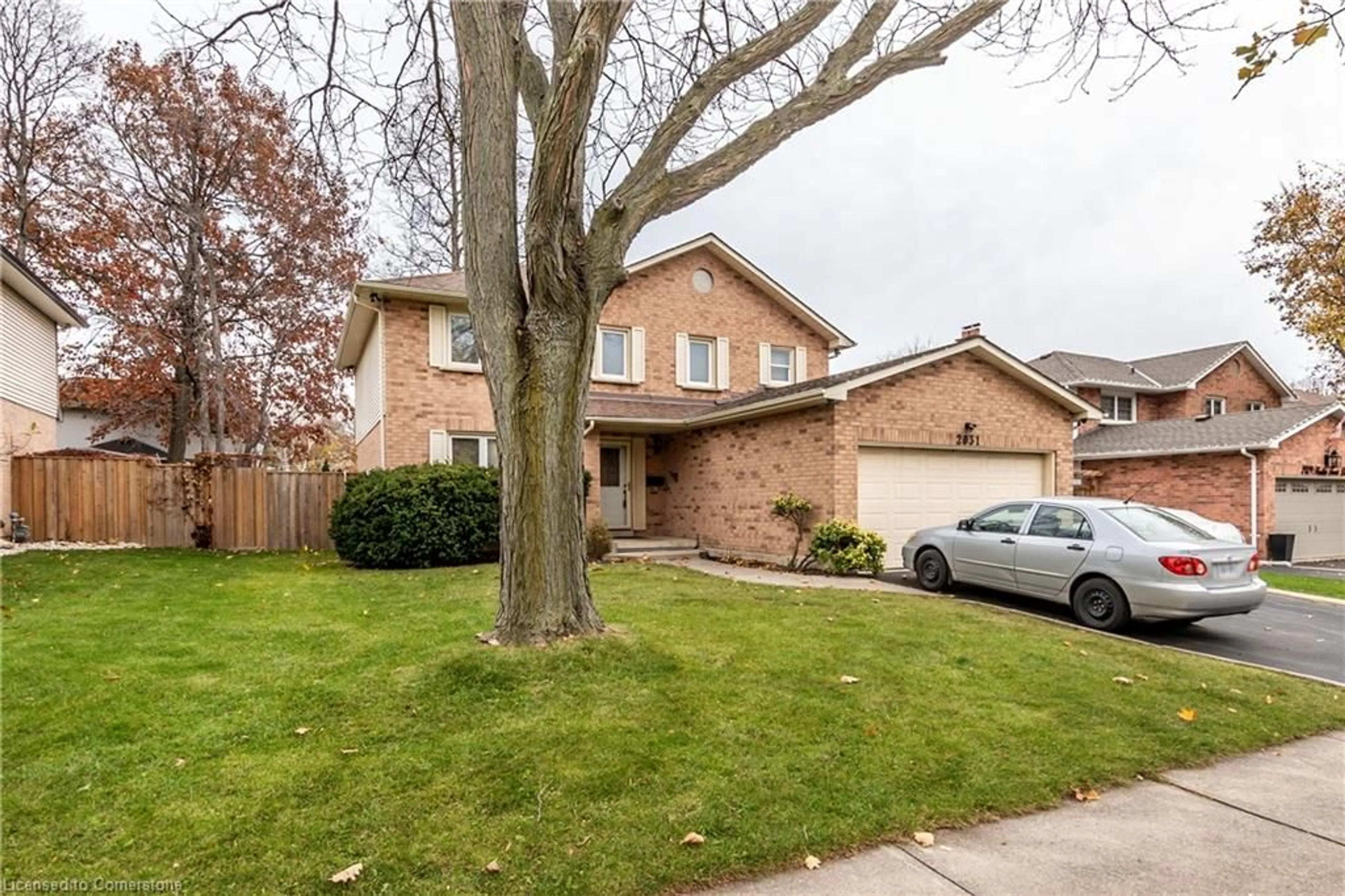 Frontside or backside of a home, the street view for 2031 Headon Forest Dr, Burlington Ontario L7M 2M2