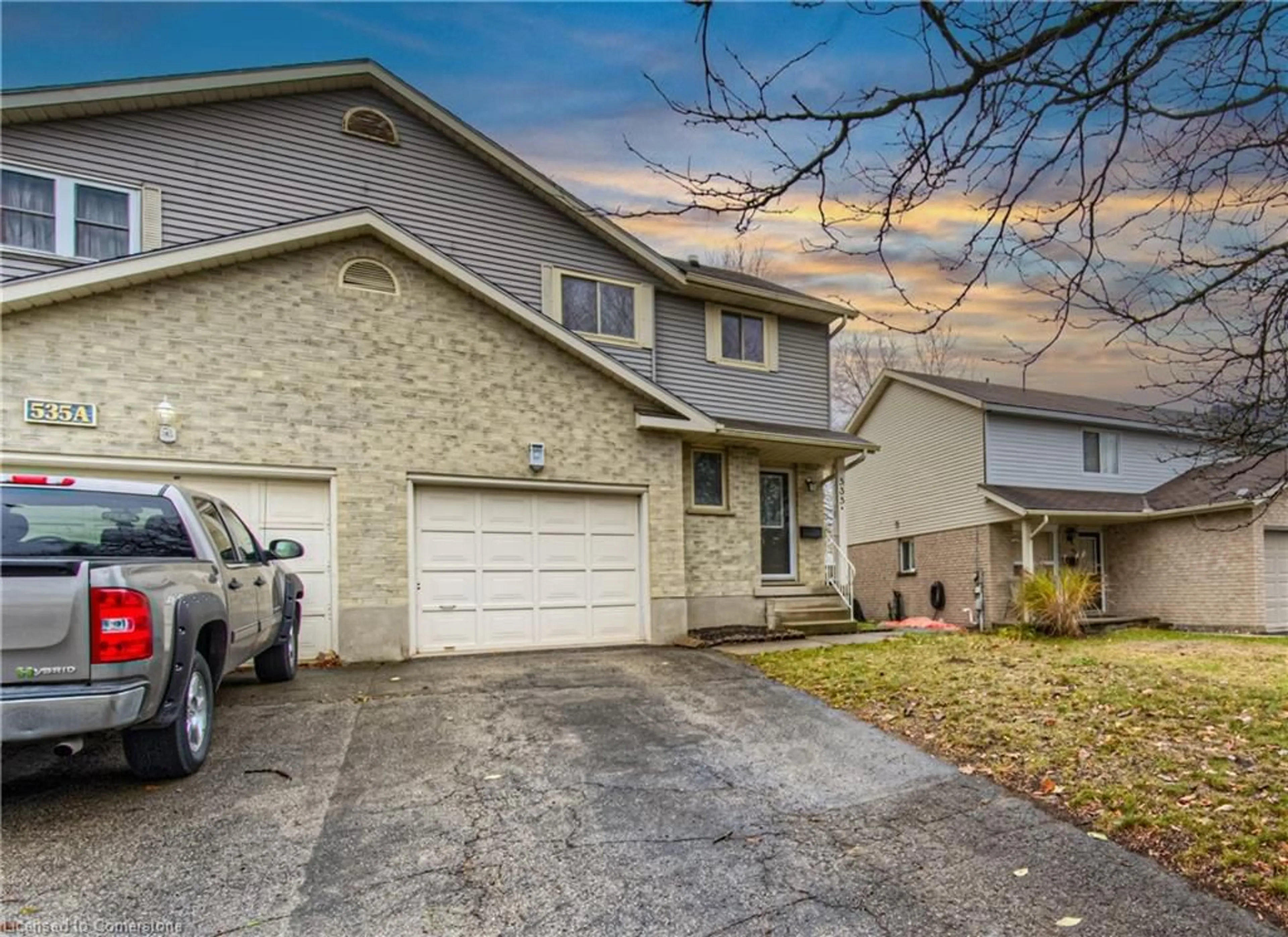 Frontside or backside of a home, the street view for 535B Barwick Cres, Waterloo Ontario N2K 3P4