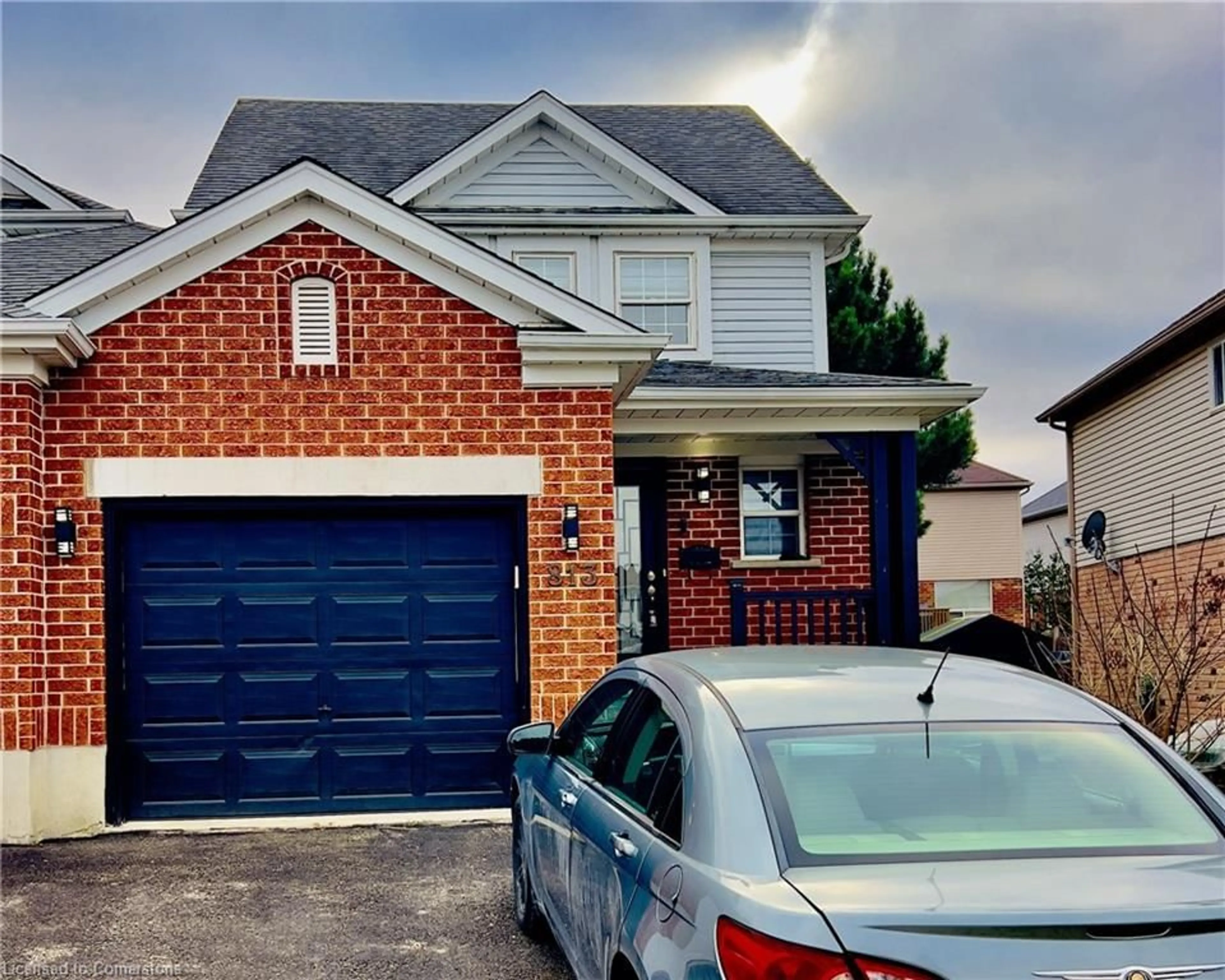 Home with brick exterior material for 813 Fairway Cres, Kitchener Ontario N2A 4B5