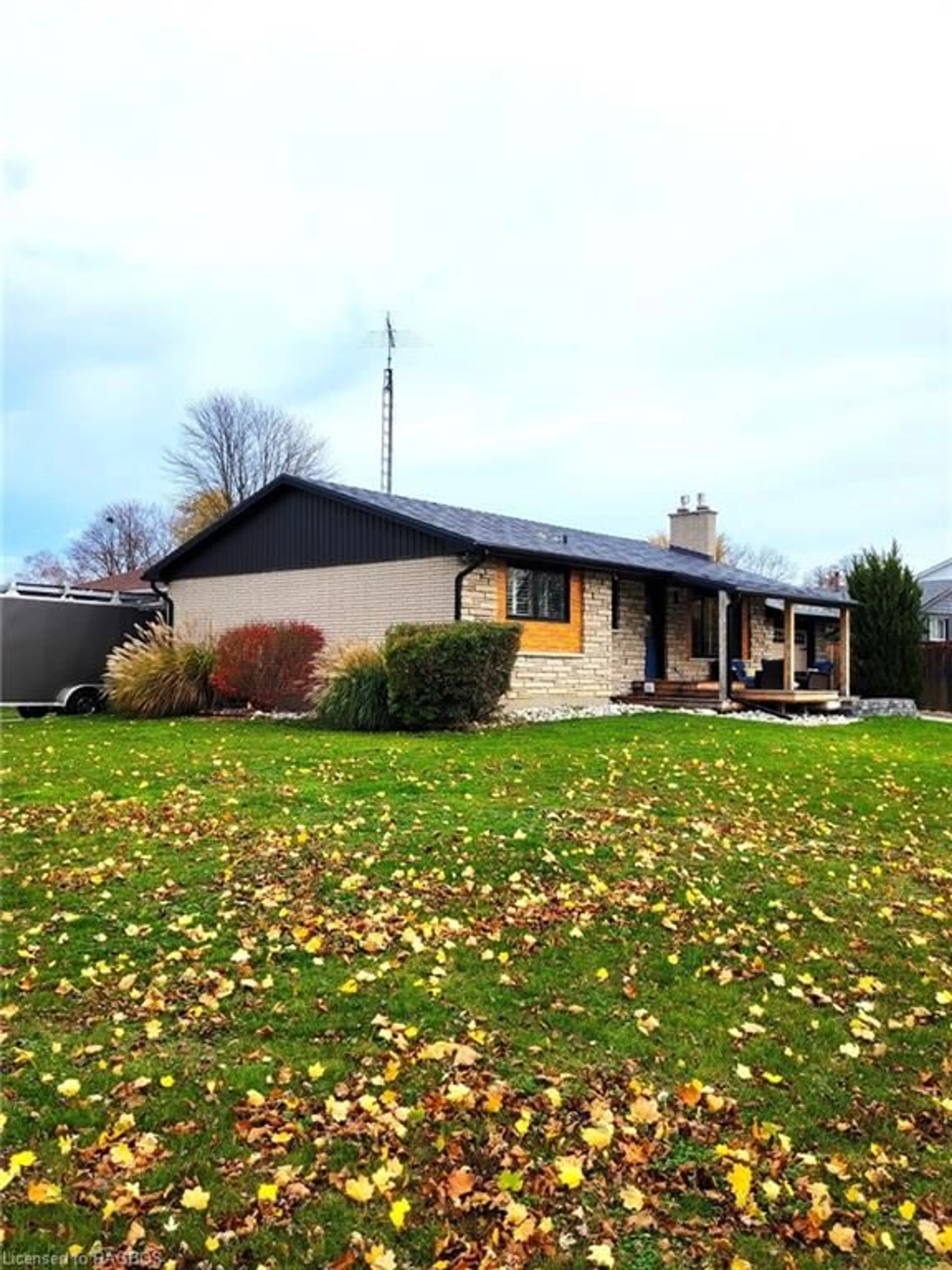 Frontside or backside of a home, cottage for 1235 Severin Dr, Sarnia Ontario N7S 2B9