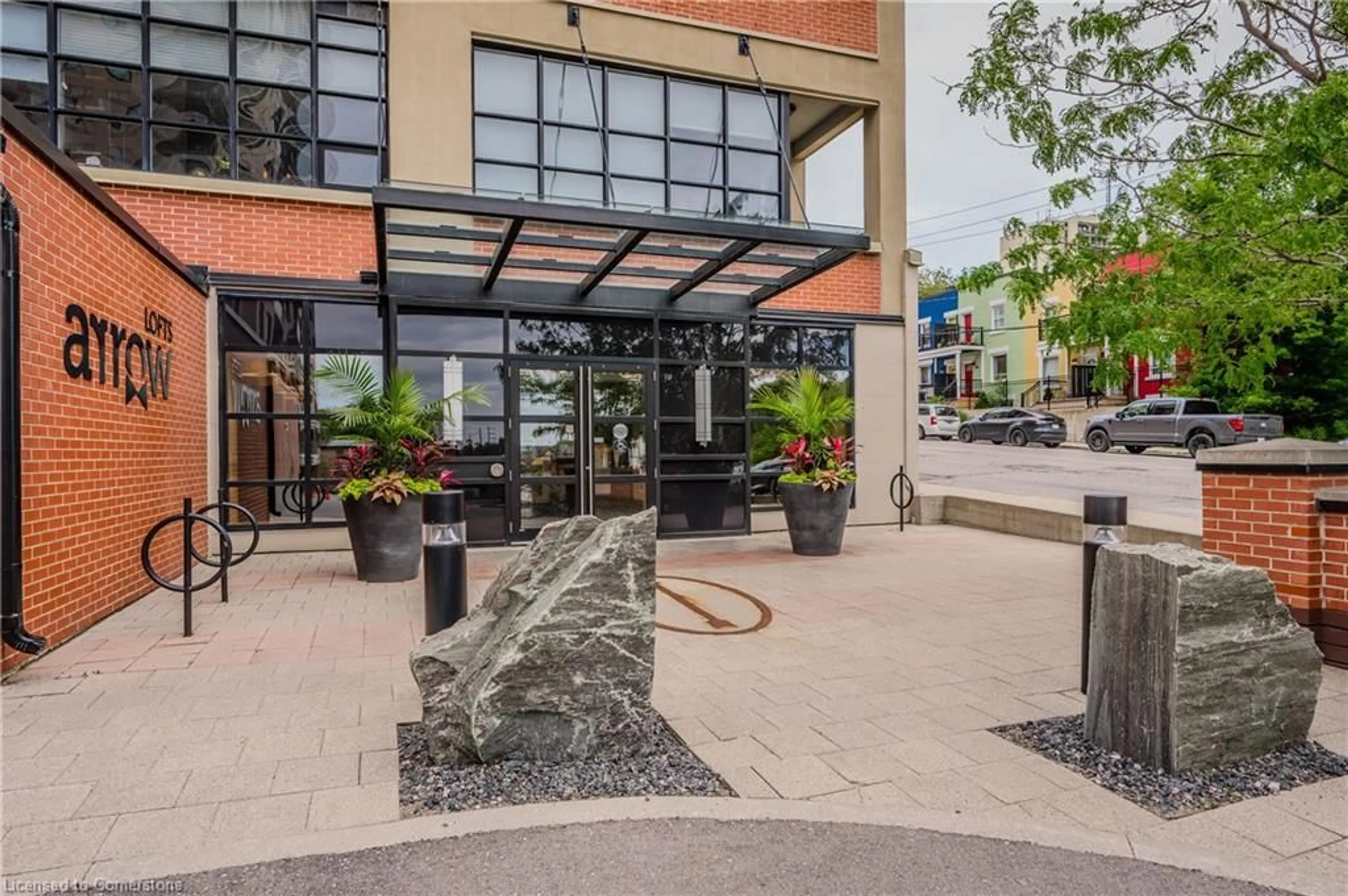 Indoor lobby, ceramic floors for 112 Benton St #116, Kitchener Ontario N2G 3H6