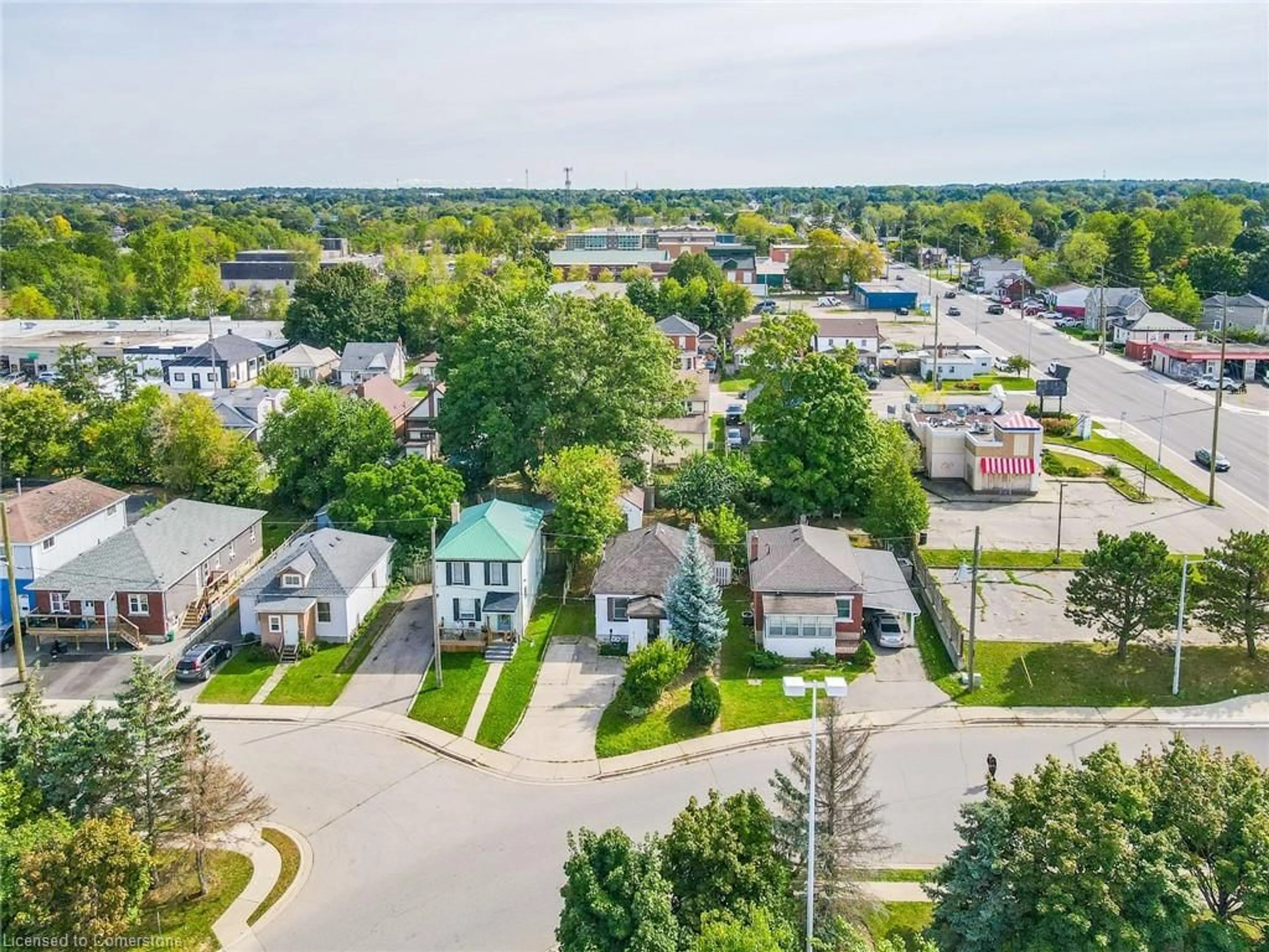 A pic from exterior of the house or condo, the street view for 5 Easton St, Cambridge Ontario N1R 1G3