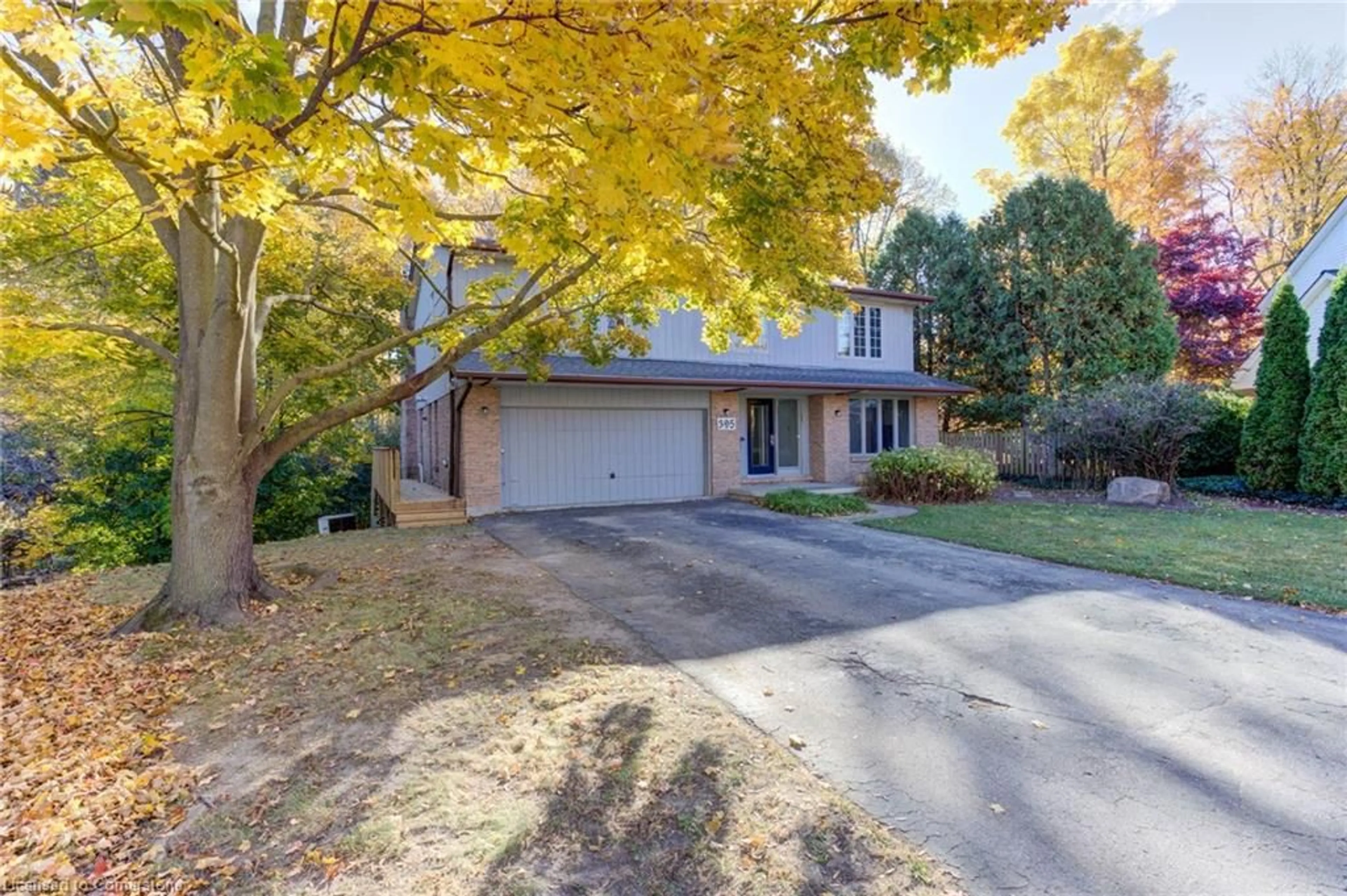 A pic from exterior of the house or condo, the street view for 395 Westridge Dr, Waterloo Ontario N2L 5Y1