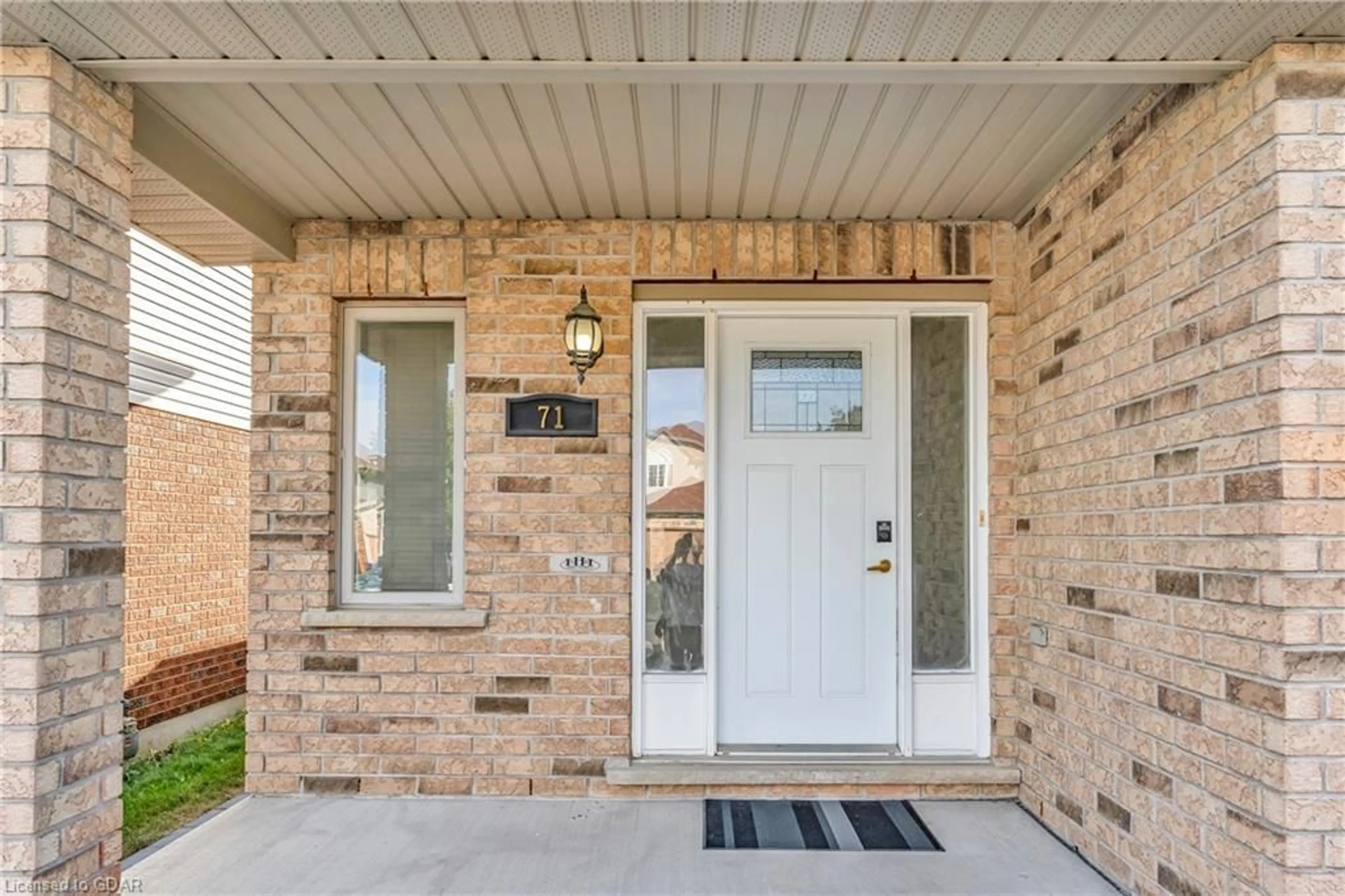 Indoor entryway, wood floors for 71 Hasler Cres, Guelph Ontario N1L 0A4