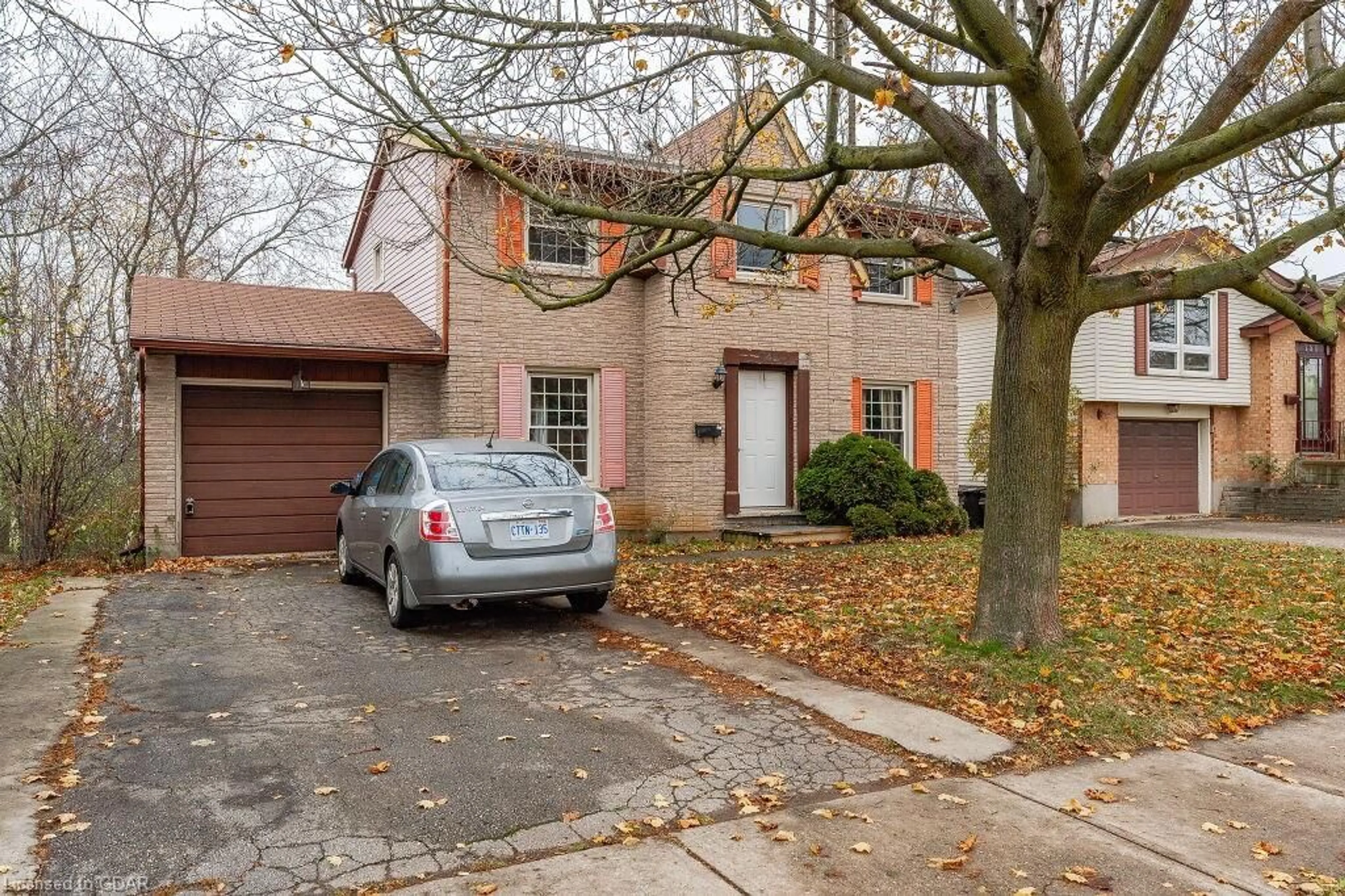 A pic from exterior of the house or condo, the street view for 748 Scottsdale Dr Dr, Guelph Ontario N1G 3L3