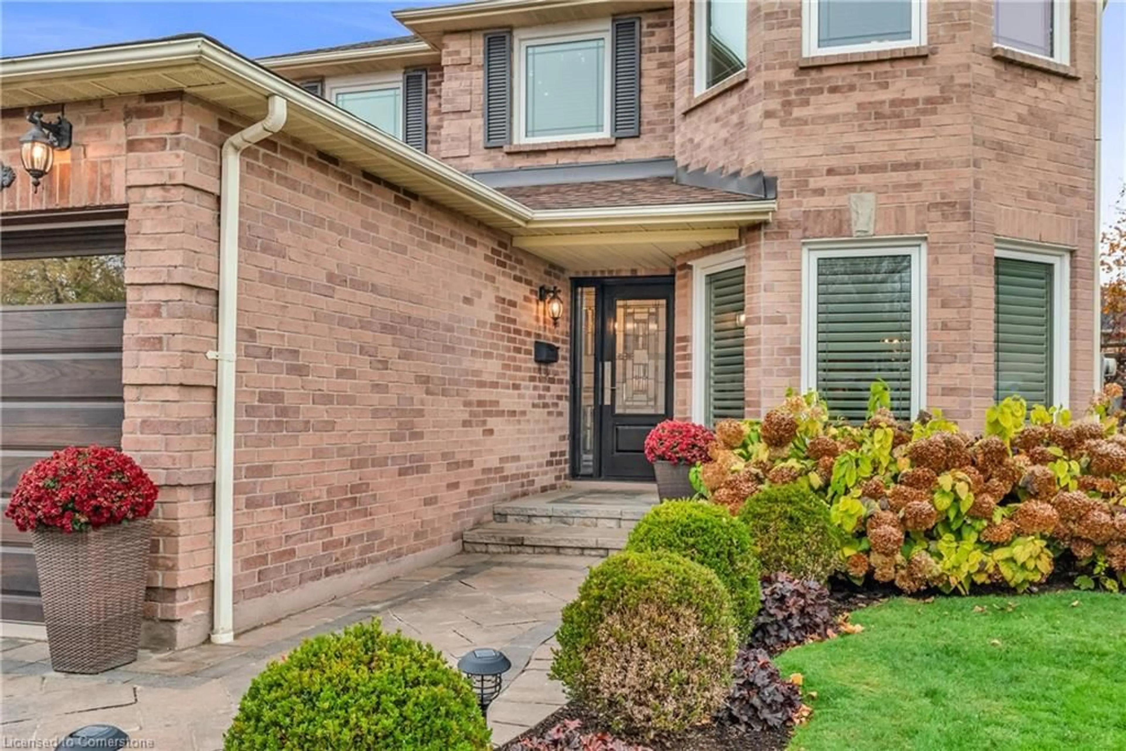 Home with brick exterior material for 1601 Wintergrove Gdns, Mississauga Ontario L5M 3Z9