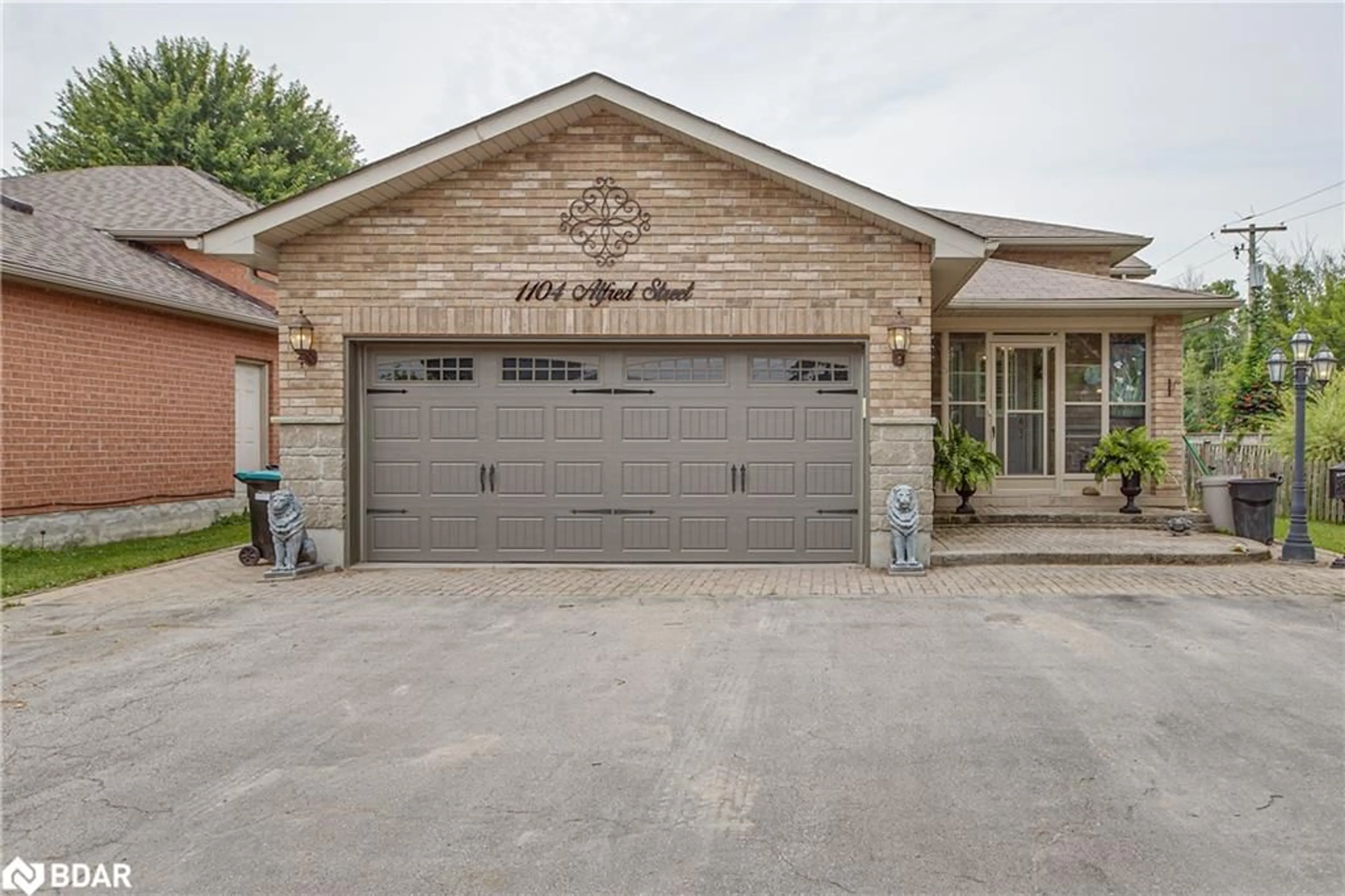 Home with brick exterior material for 1104 Alfred St, Innisfil Ontario L0L 1C0