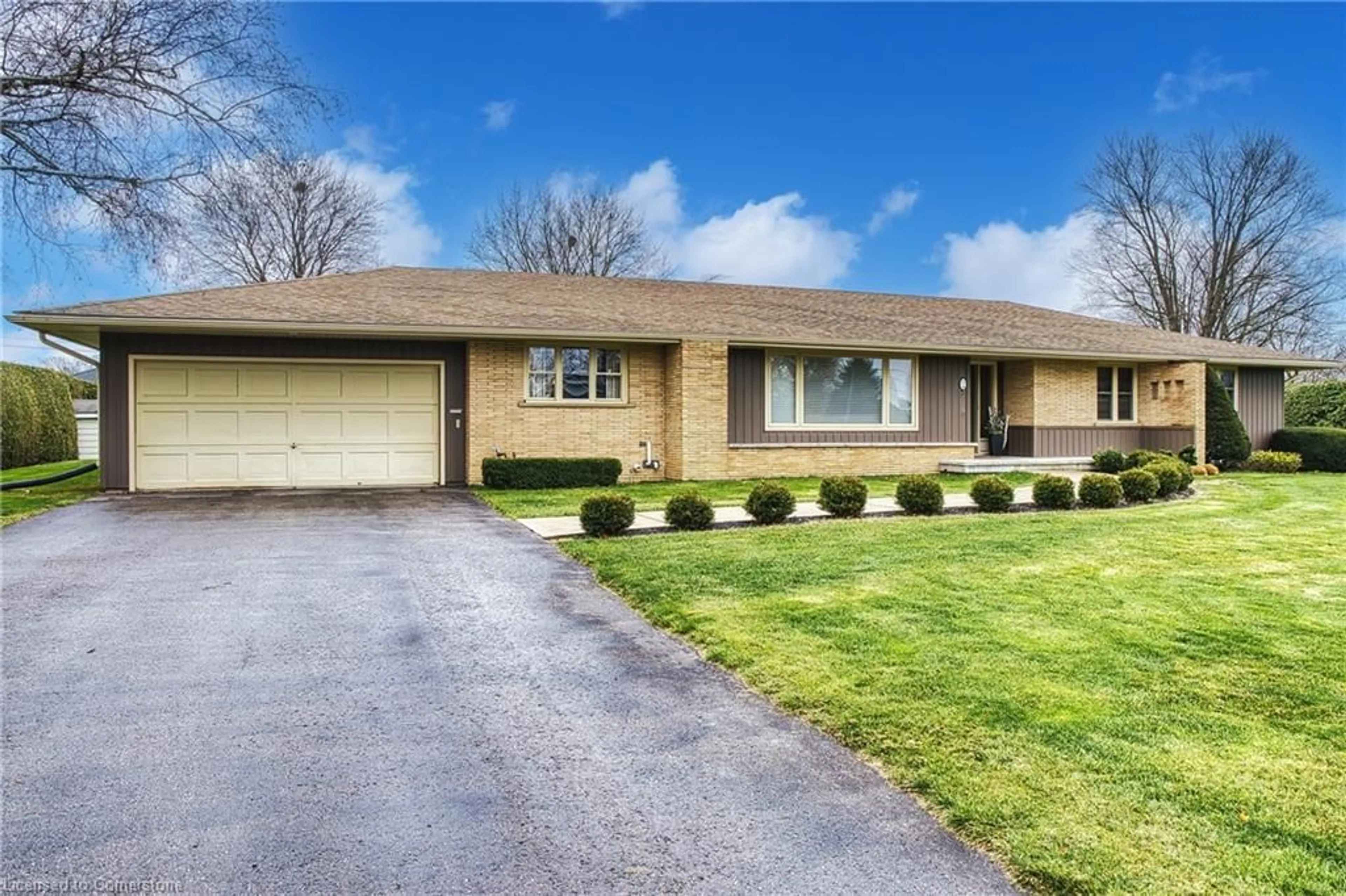 Frontside or backside of a home, the street view for 2 Jackson Cres, Listowel Ontario N4W 1K3