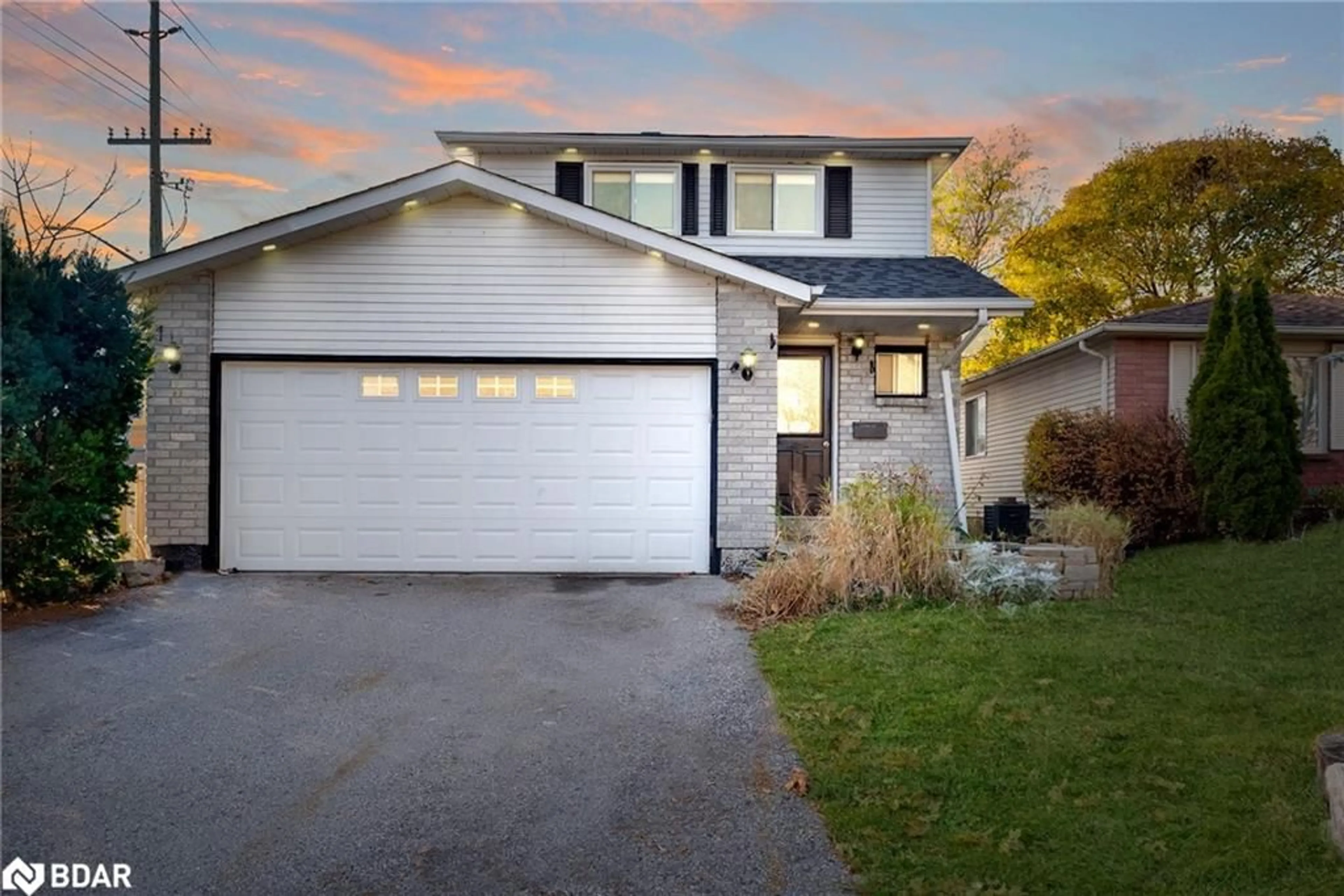 Frontside or backside of a home, cottage for 2 Fletcher Dr, Barrie Ontario L4M 5S1