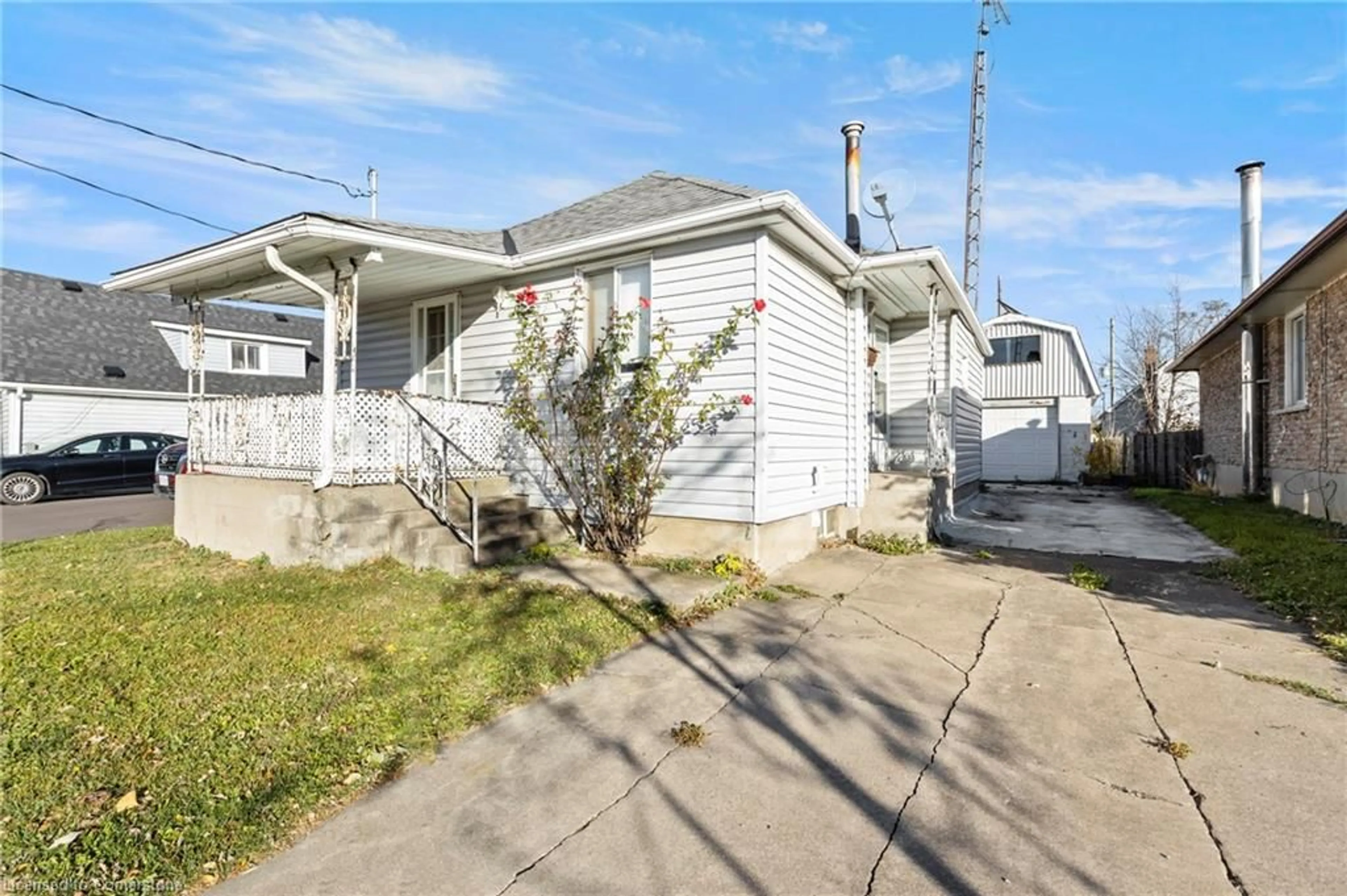 A pic from exterior of the house or condo, the street view for 8 Josephine St, St. Catharines Ontario L2S 1J2