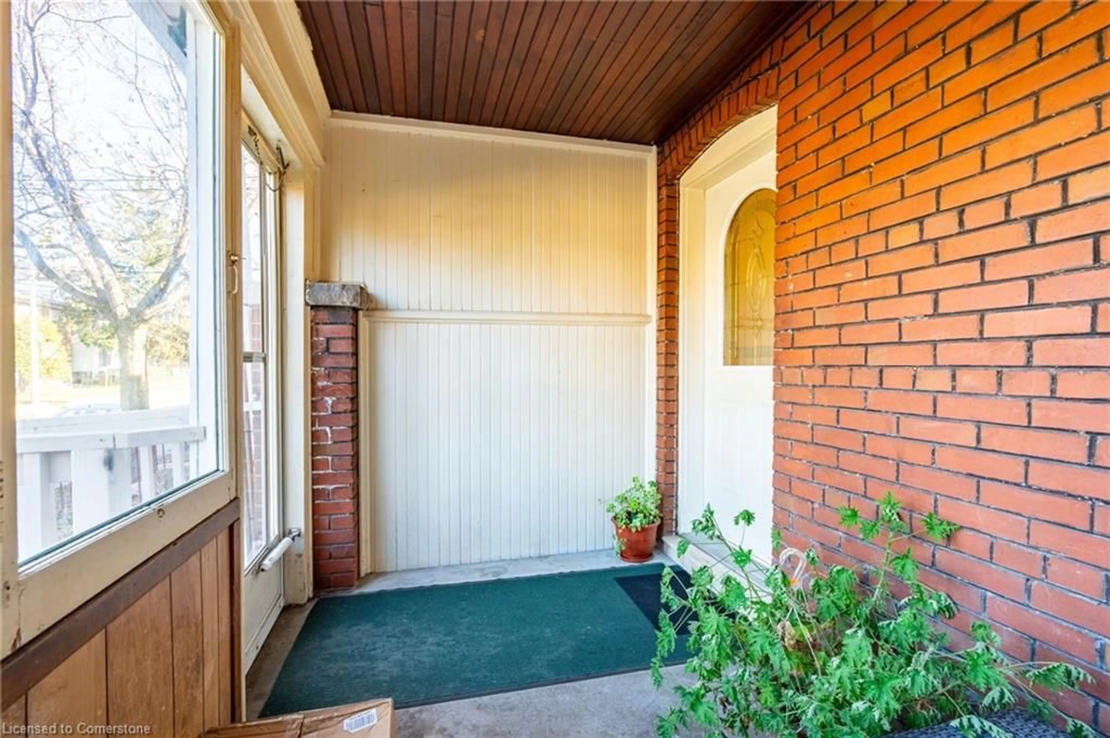 Indoor entryway, wood floors for 135 Hope St, Toronto Ontario M6E 1K2