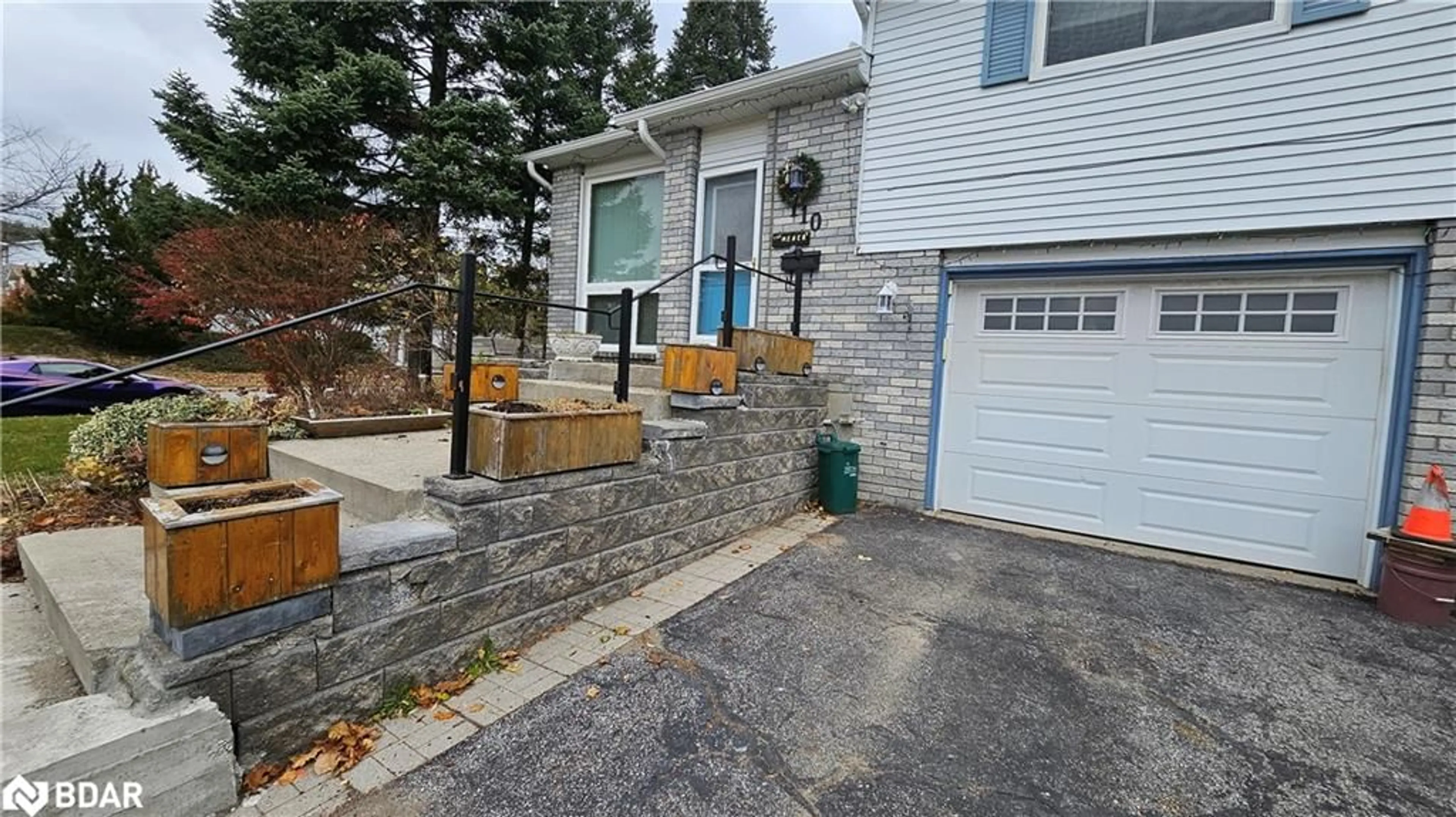 A pic from exterior of the house or condo, cottage for 110 Shakespeare Cres, Barrie Ontario L4N 6B6