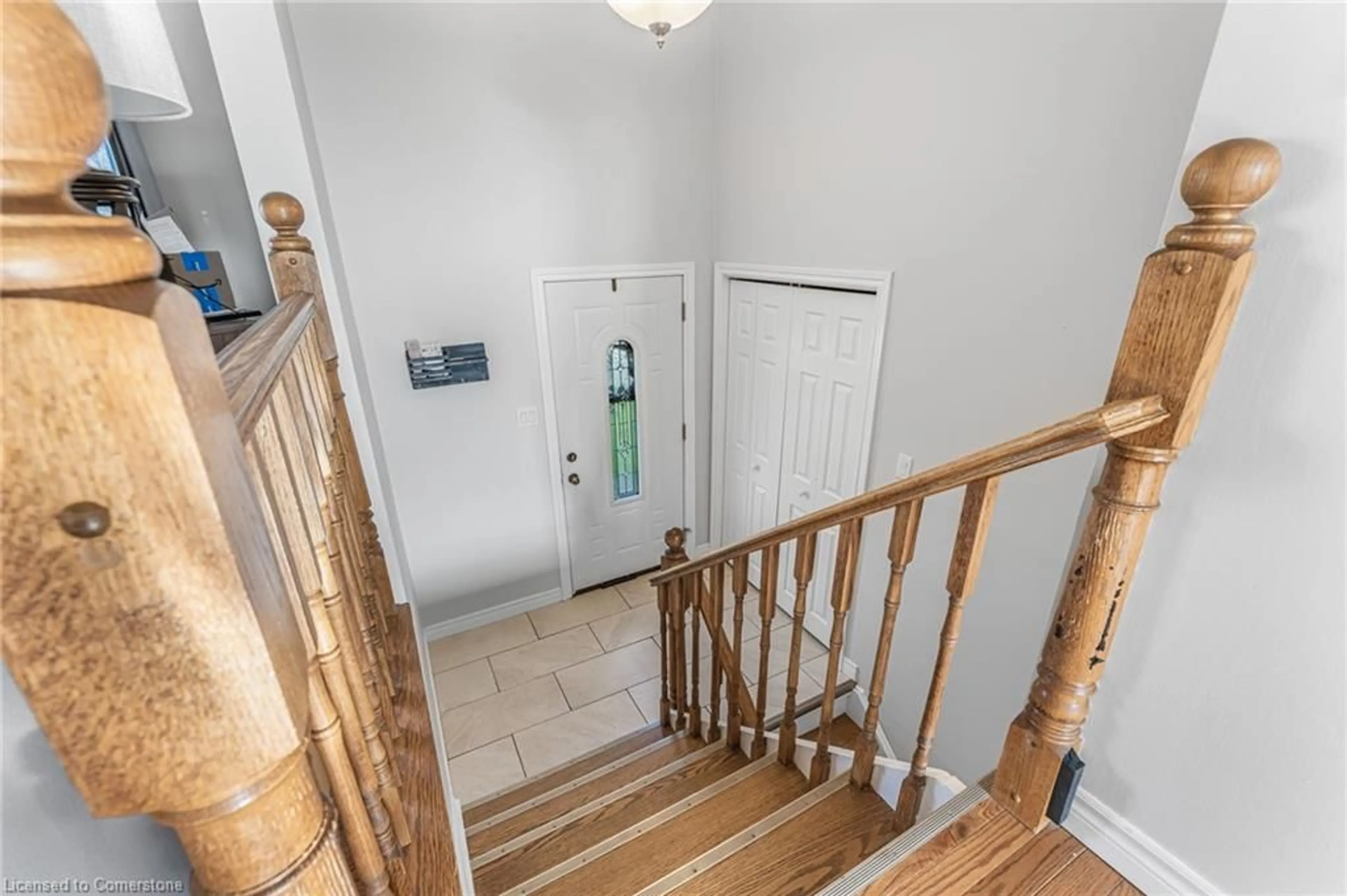 Indoor foyer, wood floors for 7761 Canborough Rd, Dunnville Ontario N1A 2W1