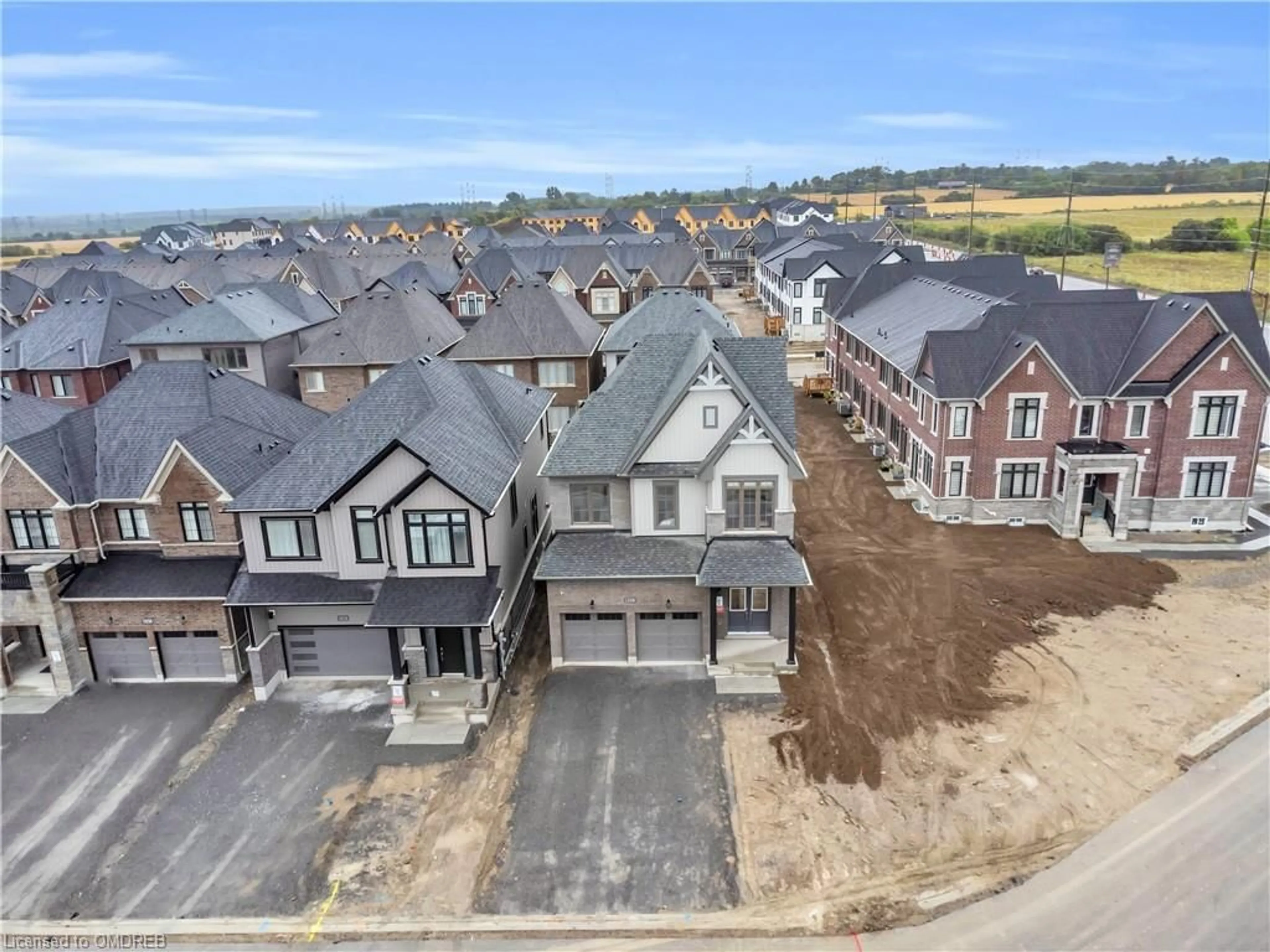 A pic from exterior of the house or condo, the street view for 1058 Thompson Dr, Oshawa Ontario L1L 0V6