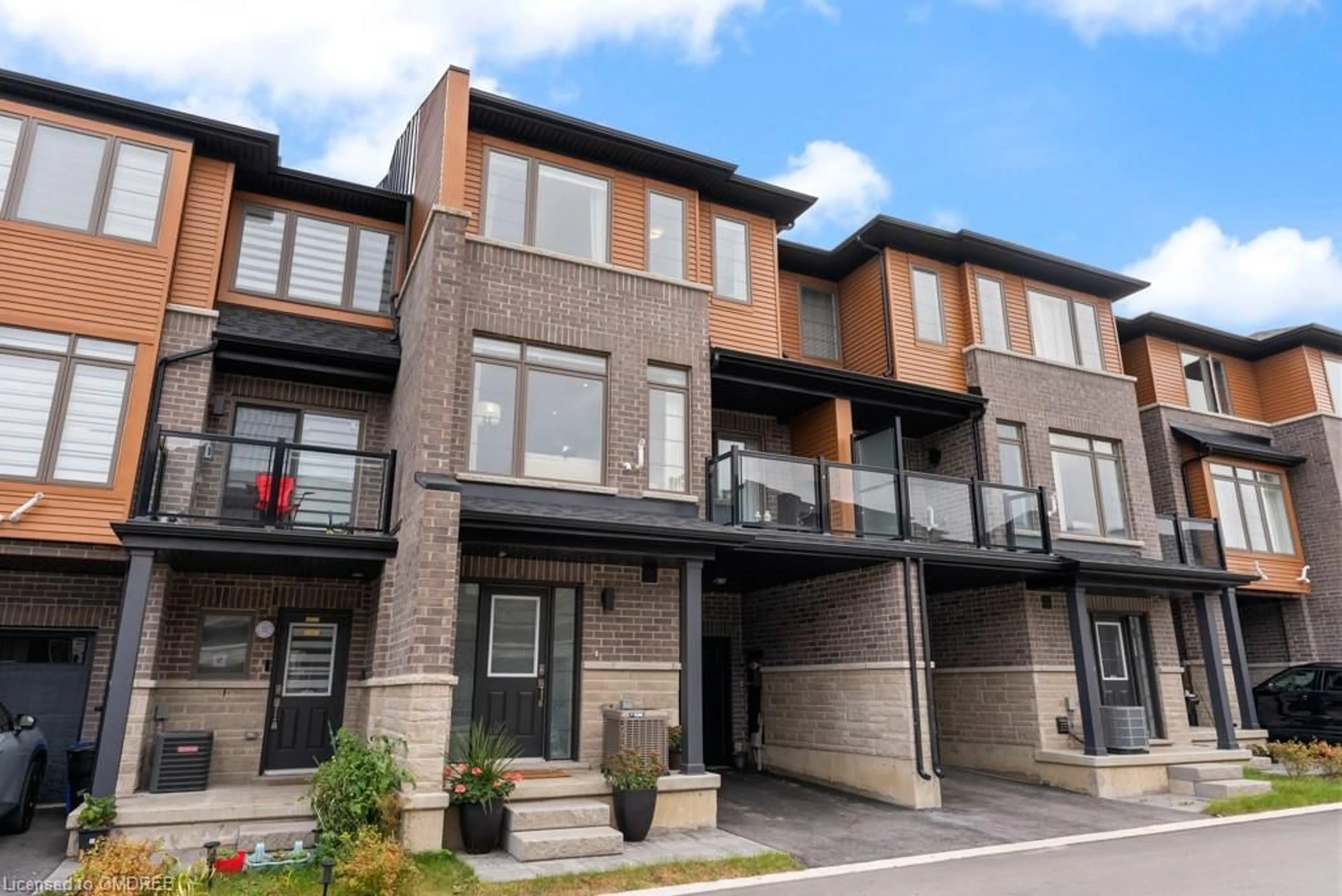 A pic from exterior of the house or condo, the front or back of building for 61 Soho St #84, Stoney Creek Ontario L8J 0M6