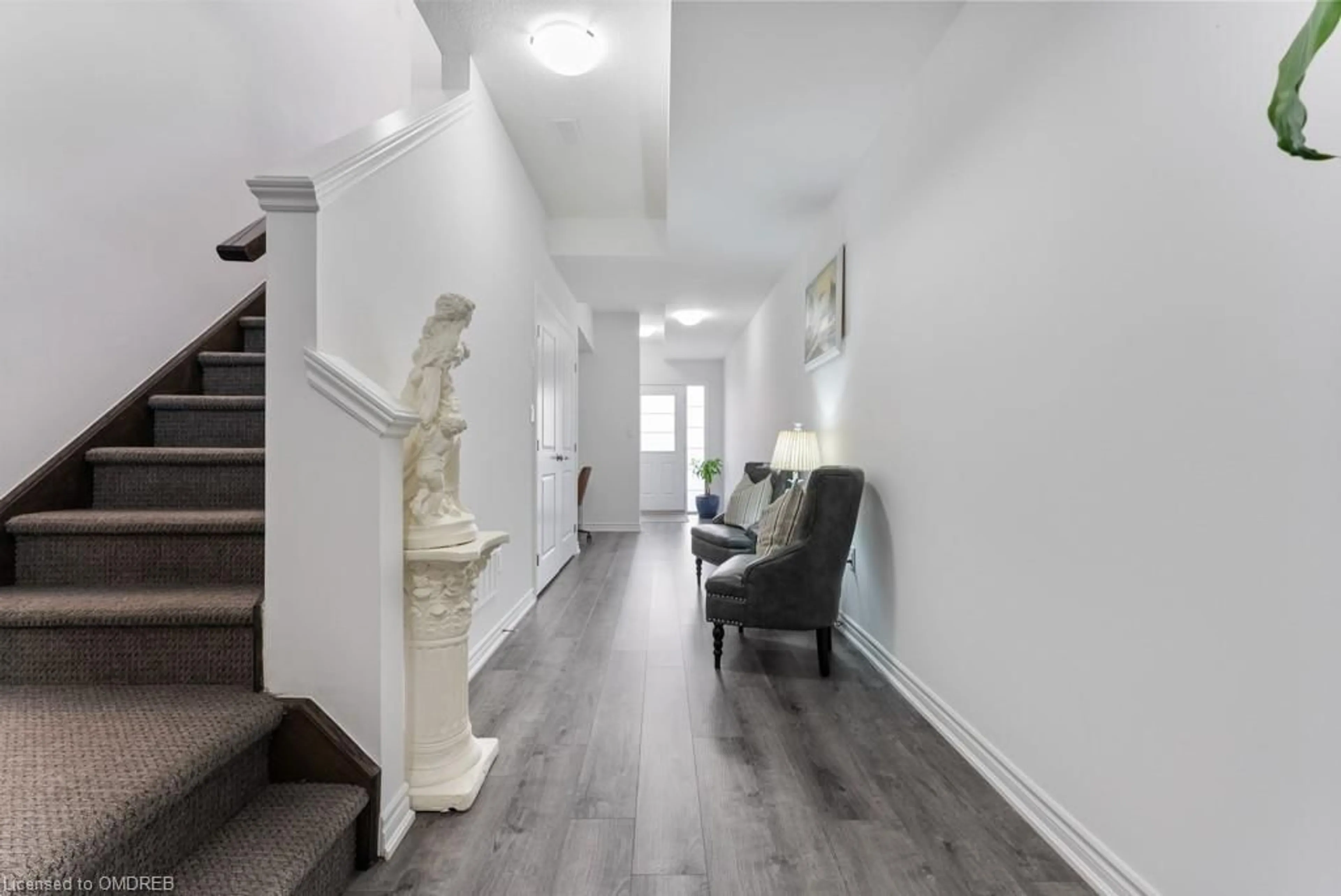 Indoor foyer, wood floors for 61 Soho St #84, Stoney Creek Ontario L8J 0M6