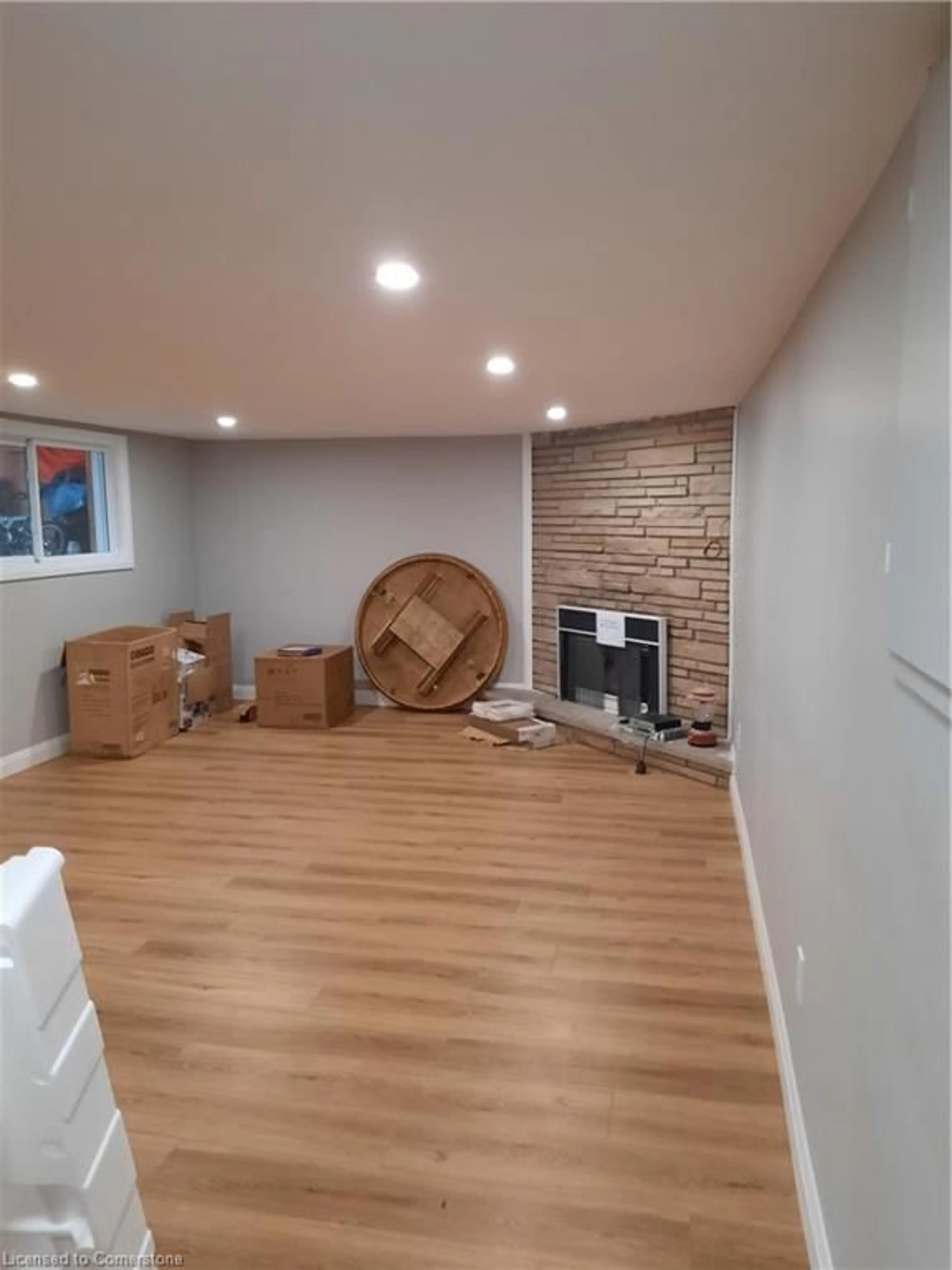 A pic of a room, wood floors for 8 Oxford St, Brantford Ontario N3R 5C6