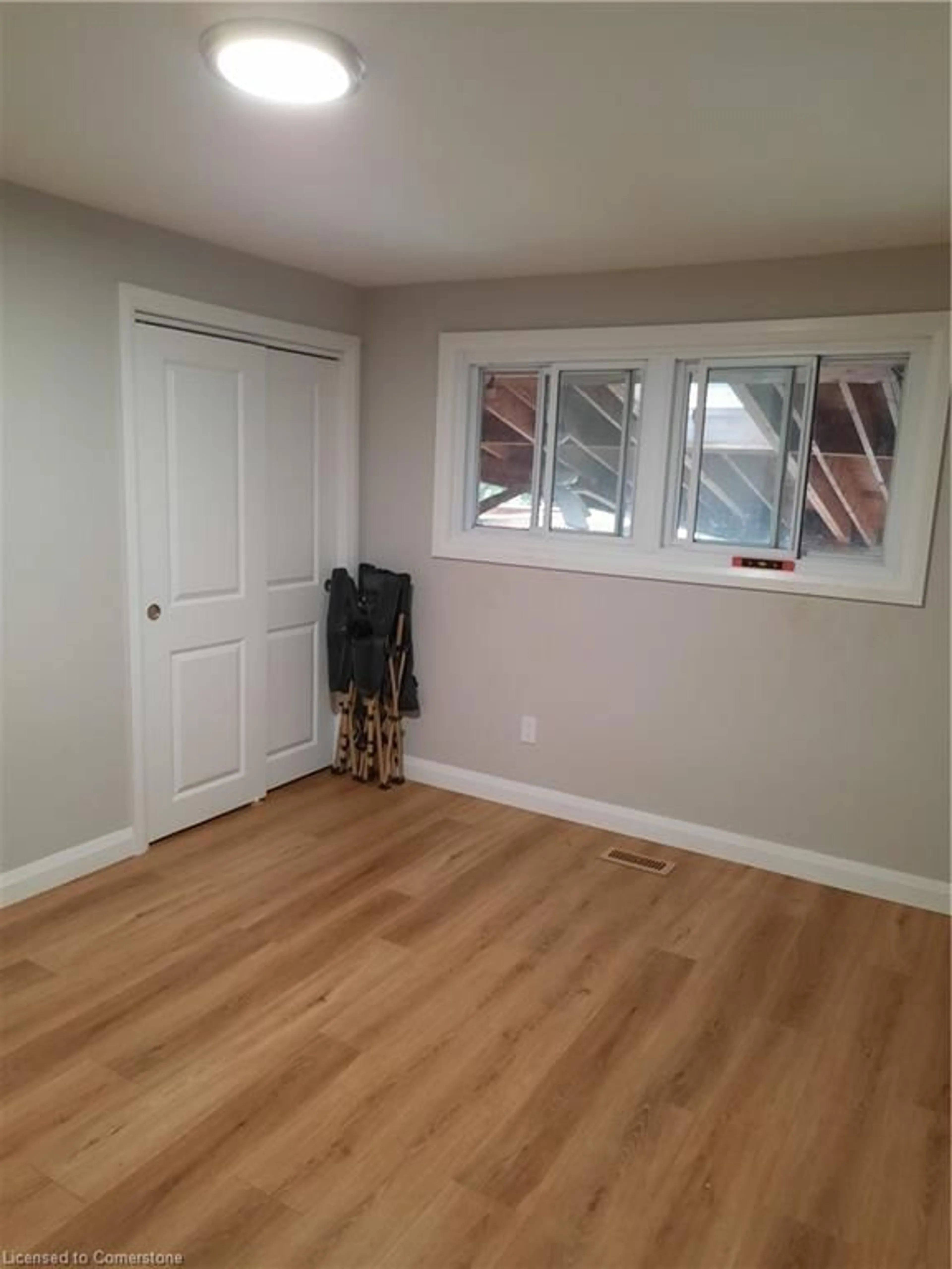 A pic of a room, wood floors for 8 Oxford St, Brantford Ontario N3R 5C6