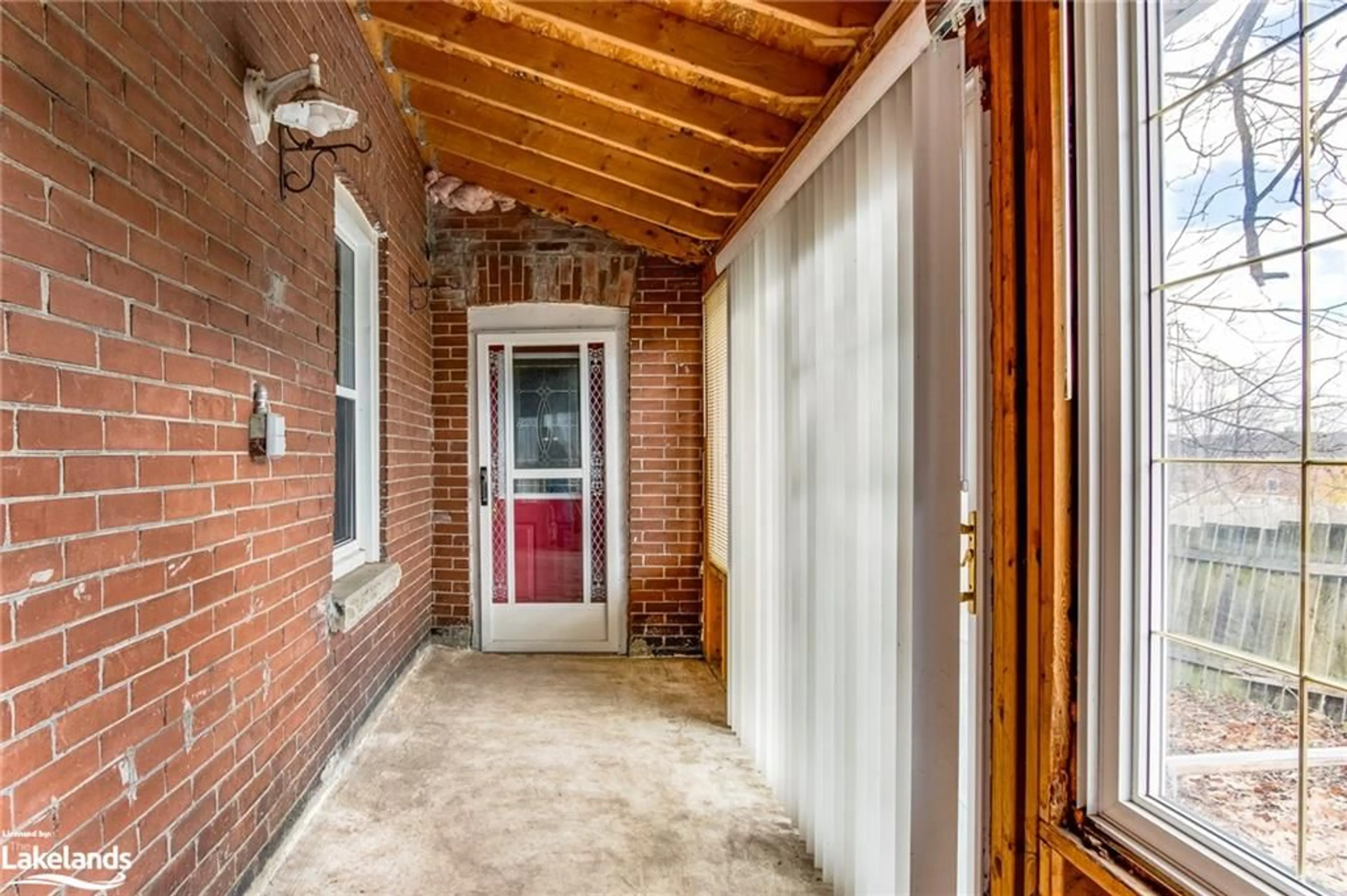 Indoor entryway, wood floors for 787 Fifth Ave, Port McNicoll Ontario L0K 1R0