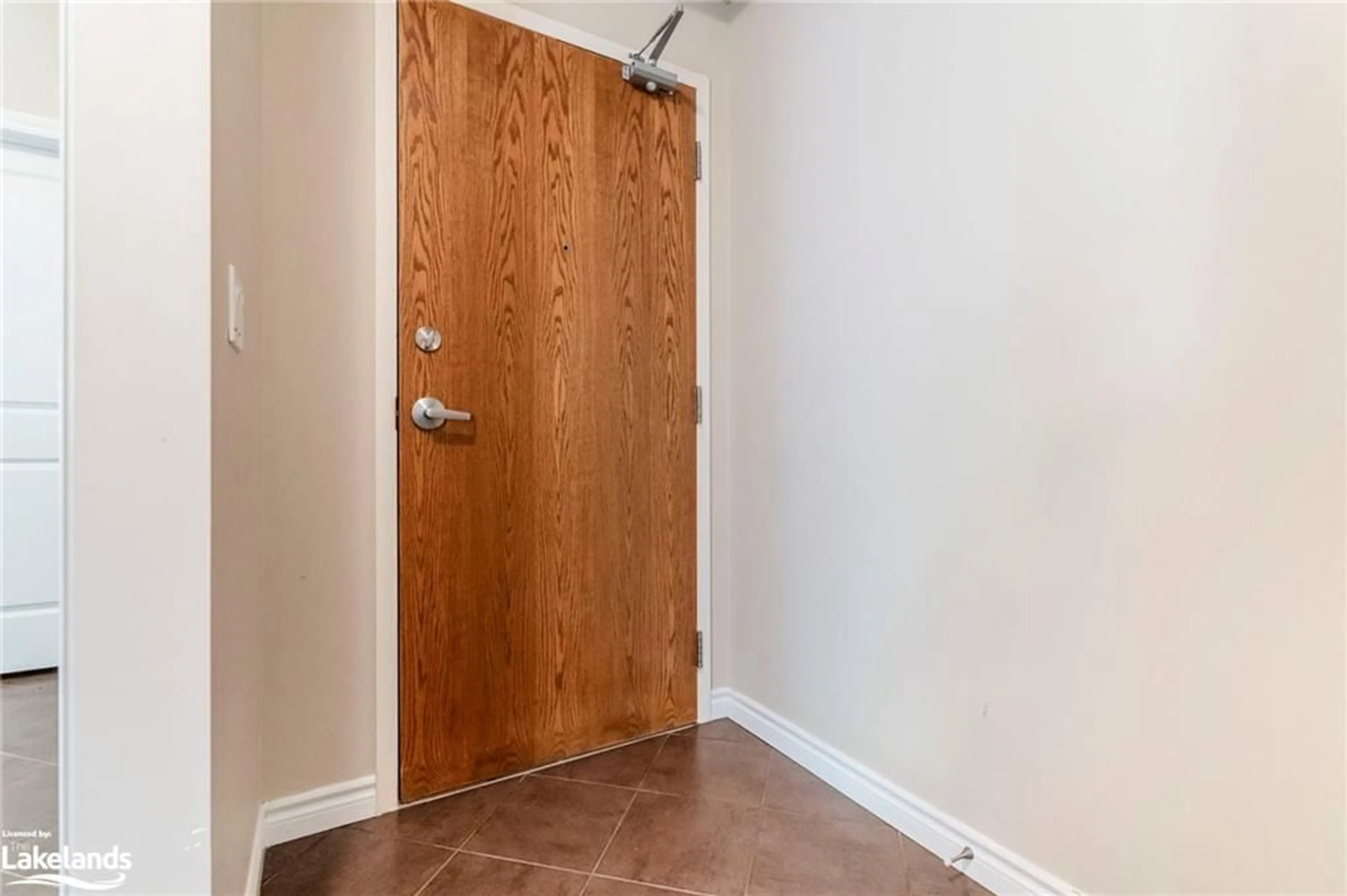 Indoor entryway, unknown floor for 19A Yonge St #105, Elmvale Ontario L0L 1P0