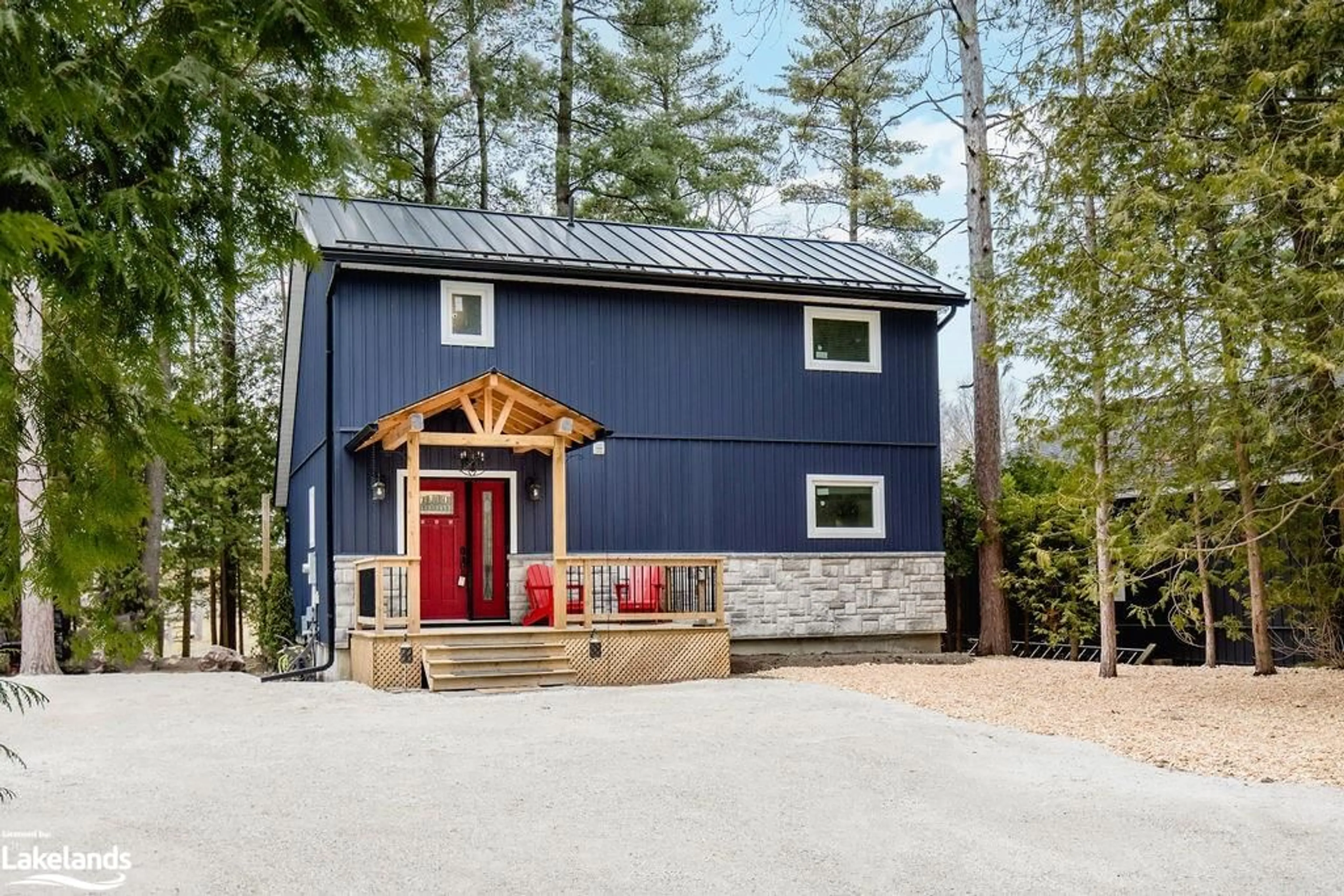 A pic from exterior of the house or condo, cottage for 44 Stroud Cres, Wasaga Beach Ontario L9Z 2T5