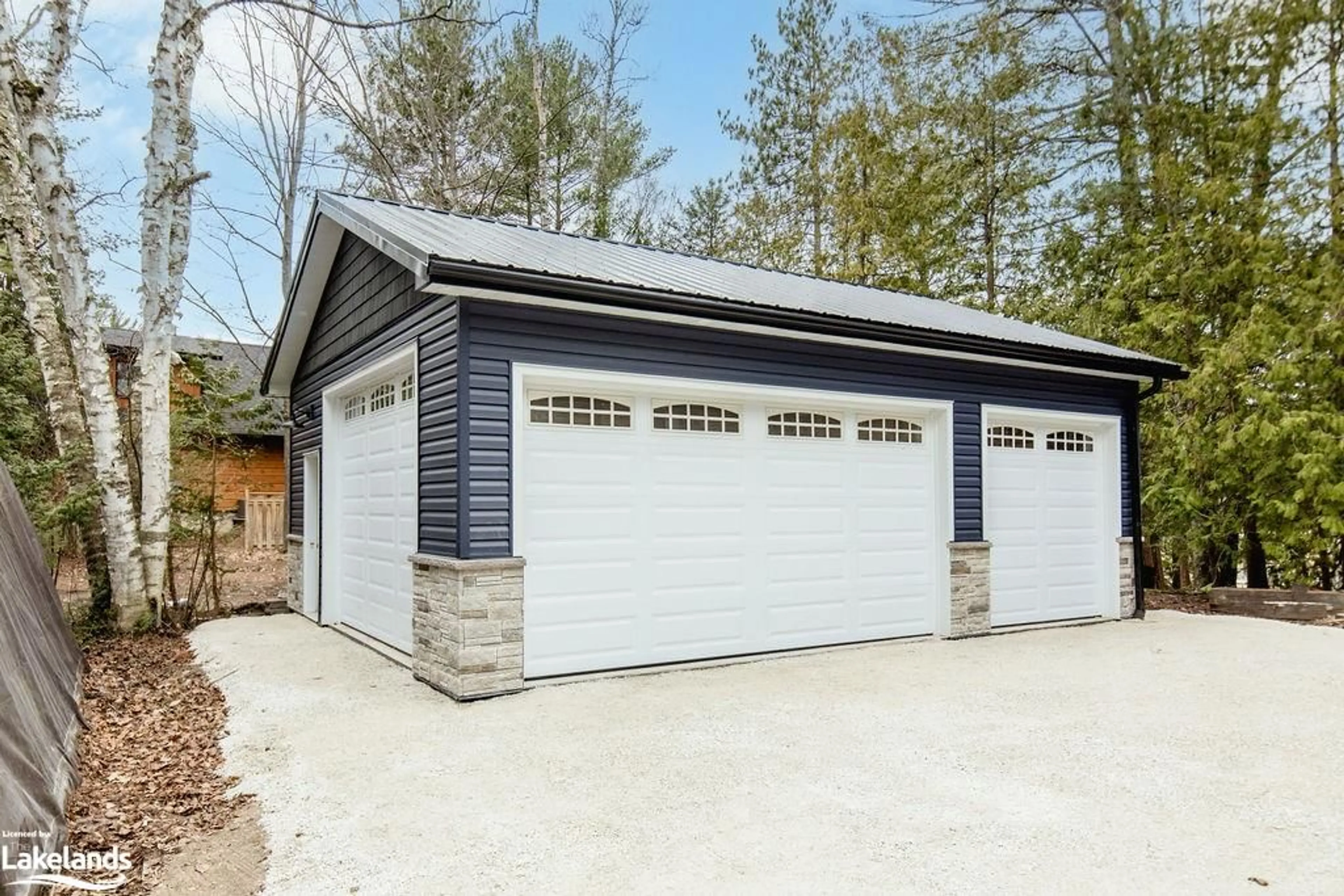Indoor garage, wood floors for 44 Stroud Cres, Wasaga Beach Ontario L9Z 2T5
