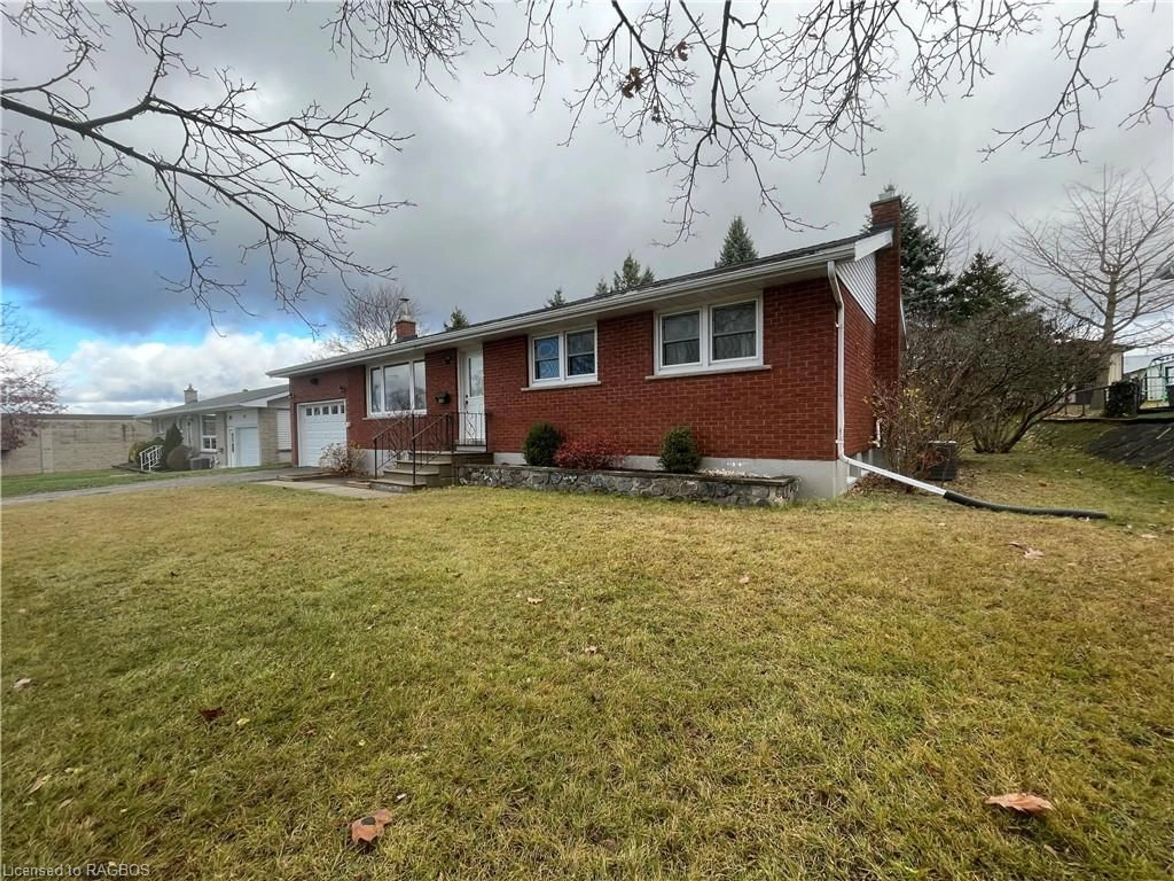 Frontside or backside of a home, cottage for 159 6th Ave, Hanover Ontario N4N 2E3