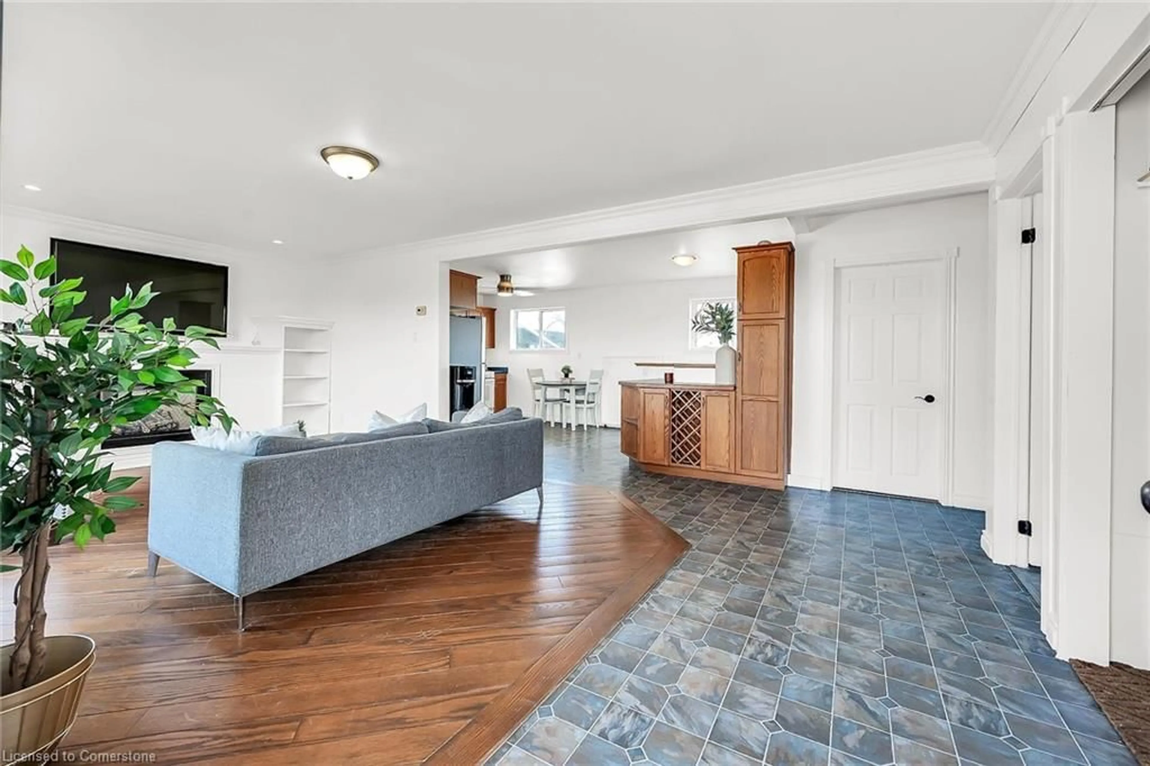 Living room, wood floors for 64031 Wellandport Rd, Wainfleet Ontario L0R 2J0