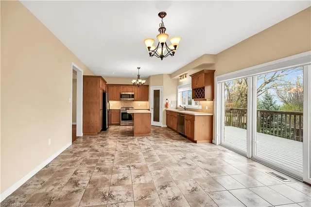 Additional property image - 61 Waterford Cres