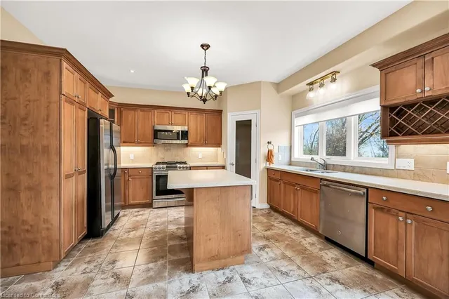 Additional property image - 61 Waterford Cres