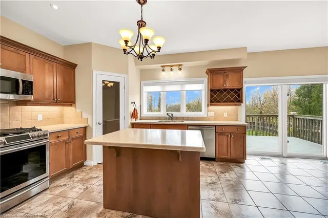 Additional property image - 61 Waterford Cres