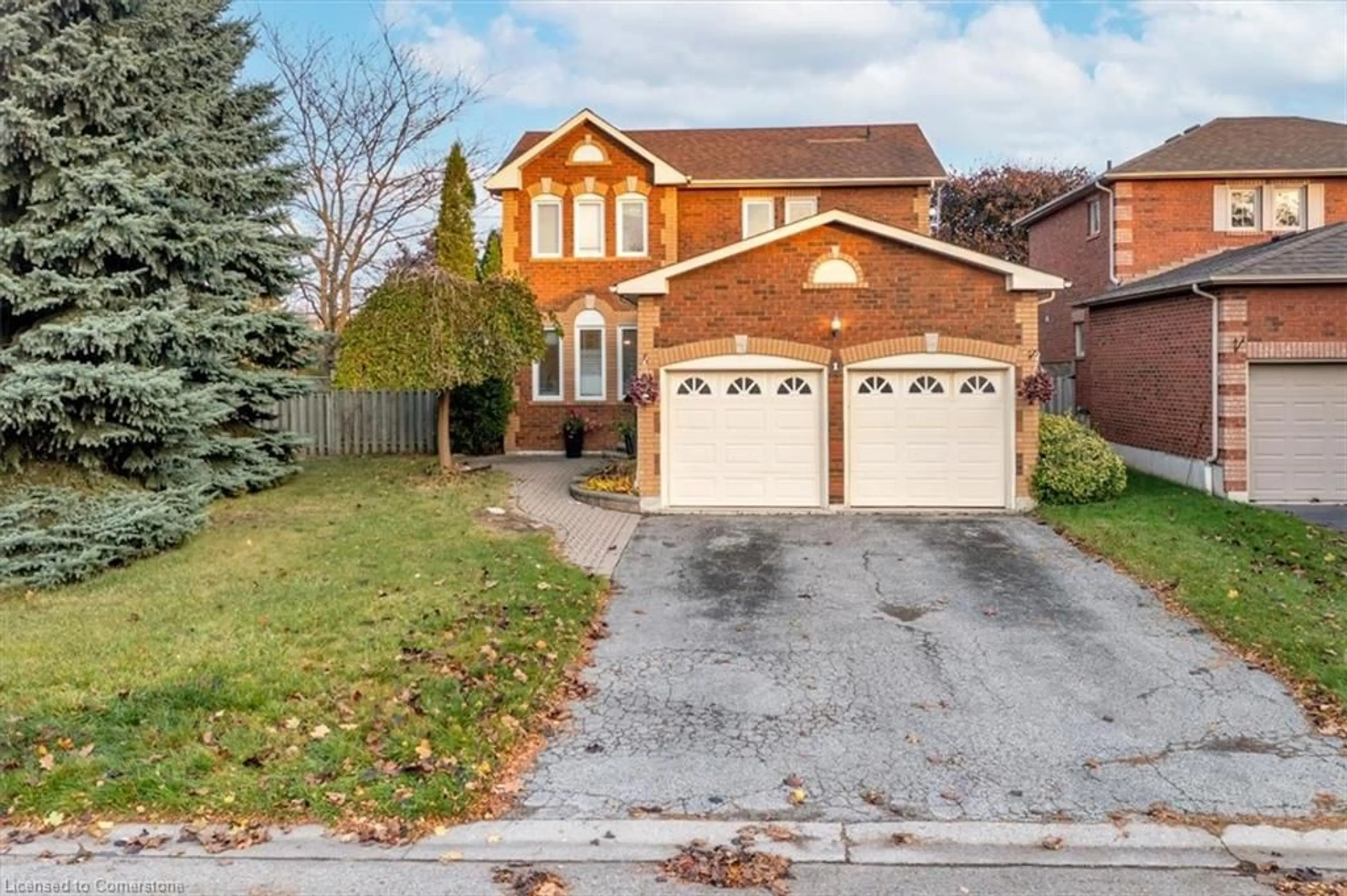 Frontside or backside of a home, the street view for 1 Barwick Crt, Whitby Ontario L1N 9C2