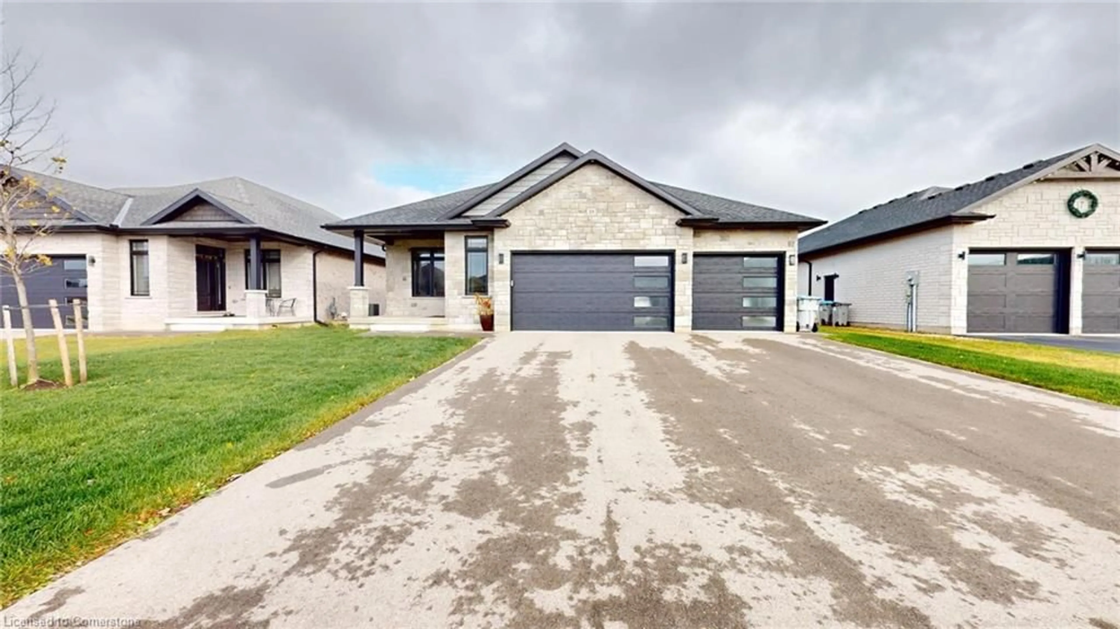 Frontside or backside of a home, the street view for 19 Winchester Crescent Cres, Listowel Ontario N4W 0J8