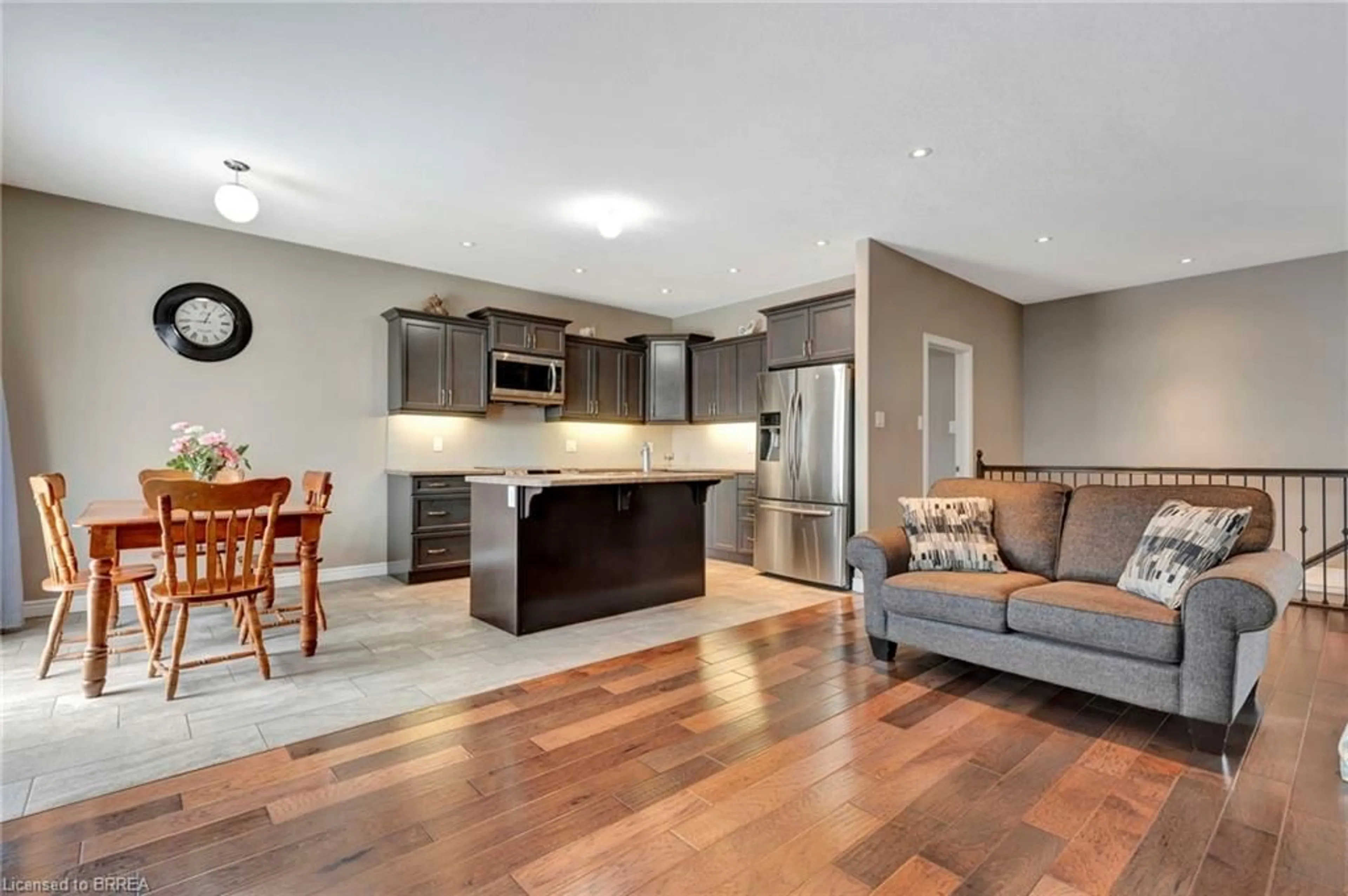 Open concept kitchen for 7 Cavendish Crt, Simcoe Ontario L6T 1Z3