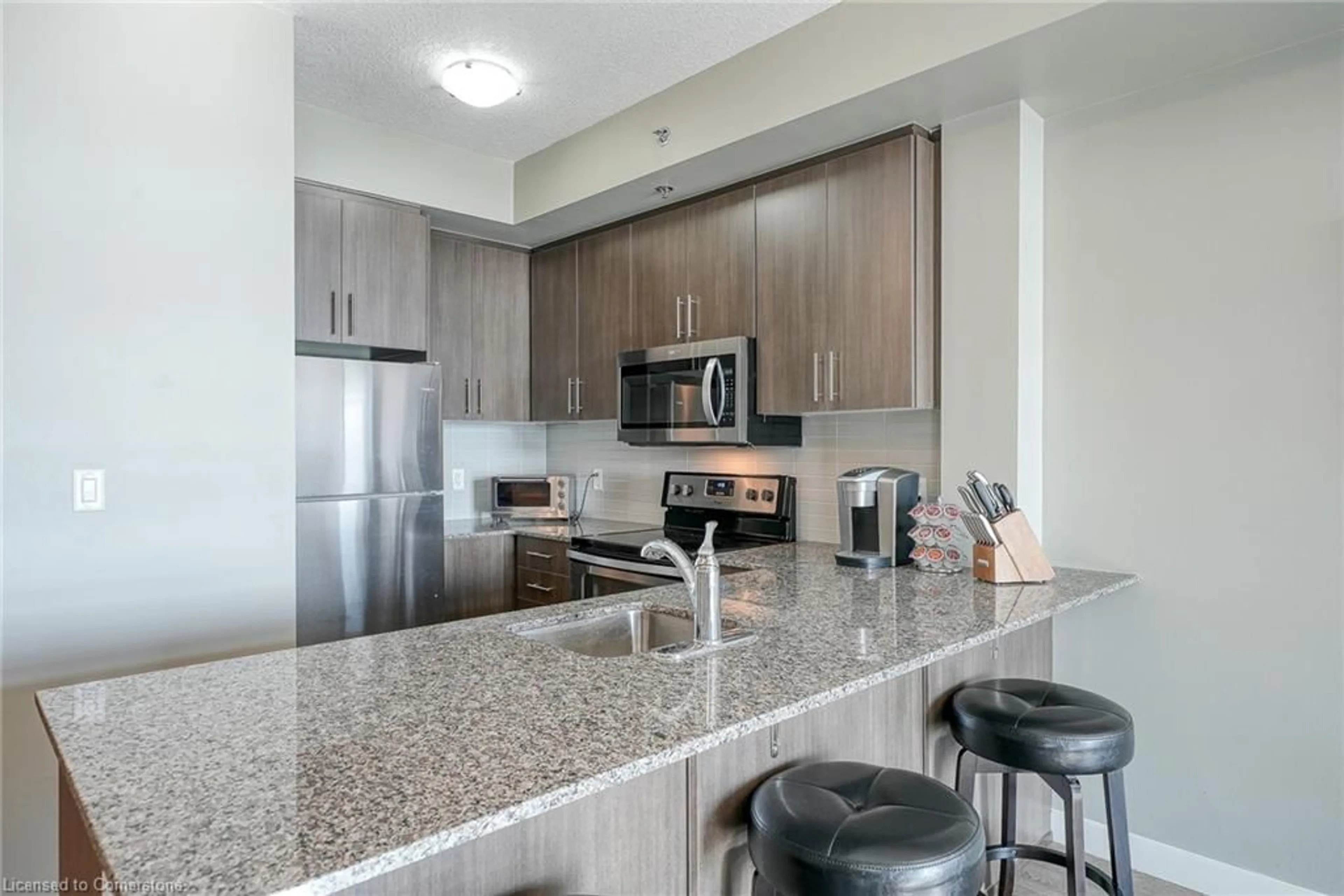 Standard kitchen for 150 Water St #307, Cambridge Ontario N1R 0B5