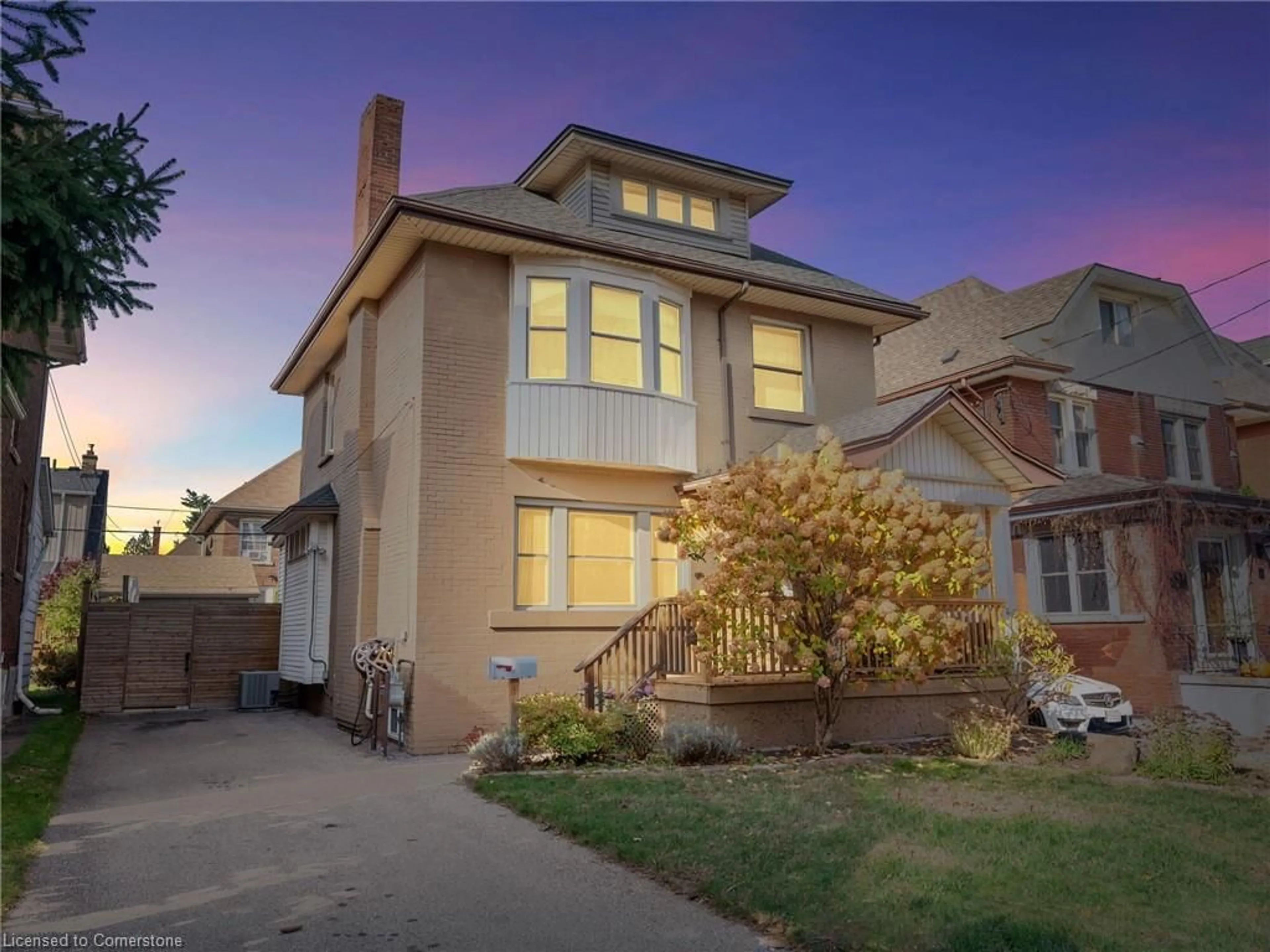 Frontside or backside of a home, the street view for 124 Eastbourne Ave, Hamilton Ontario L8M 2M8