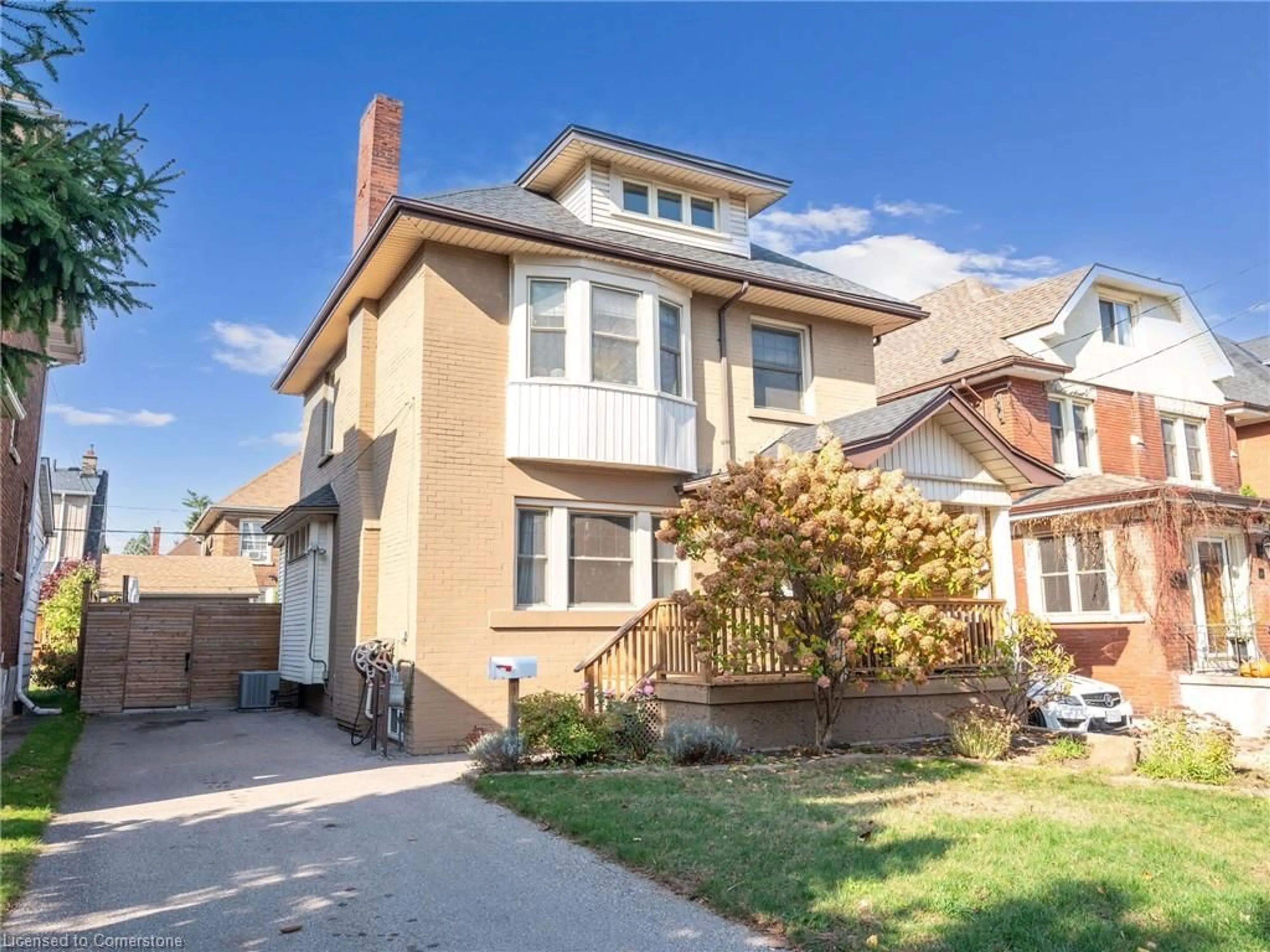 Frontside or backside of a home, the street view for 124 Eastbourne Ave, Hamilton Ontario L8M 2M8