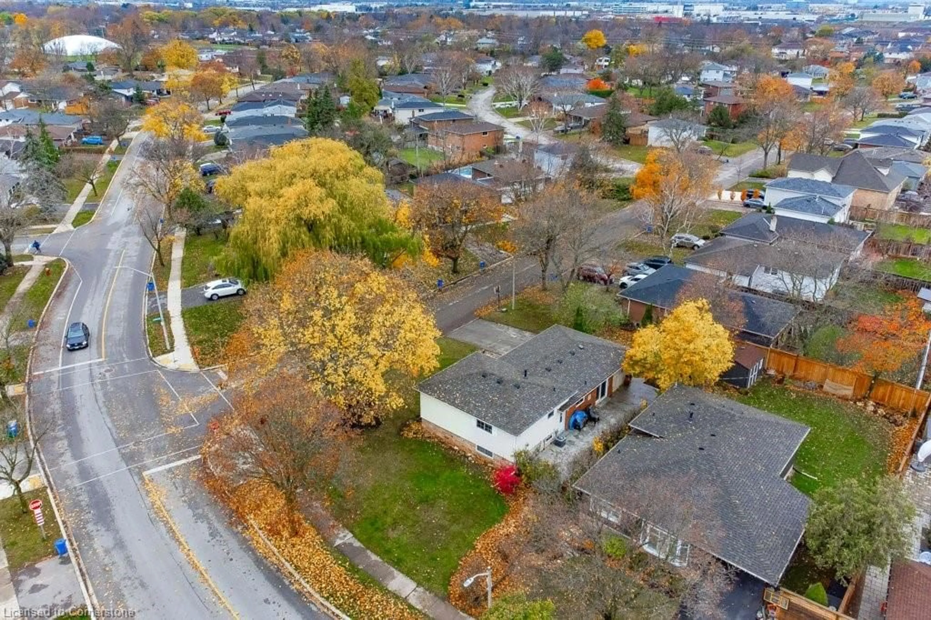 A pic from exterior of the house or condo, the street view for 533 Galway Dr, Burlington Ontario L7L 2S6