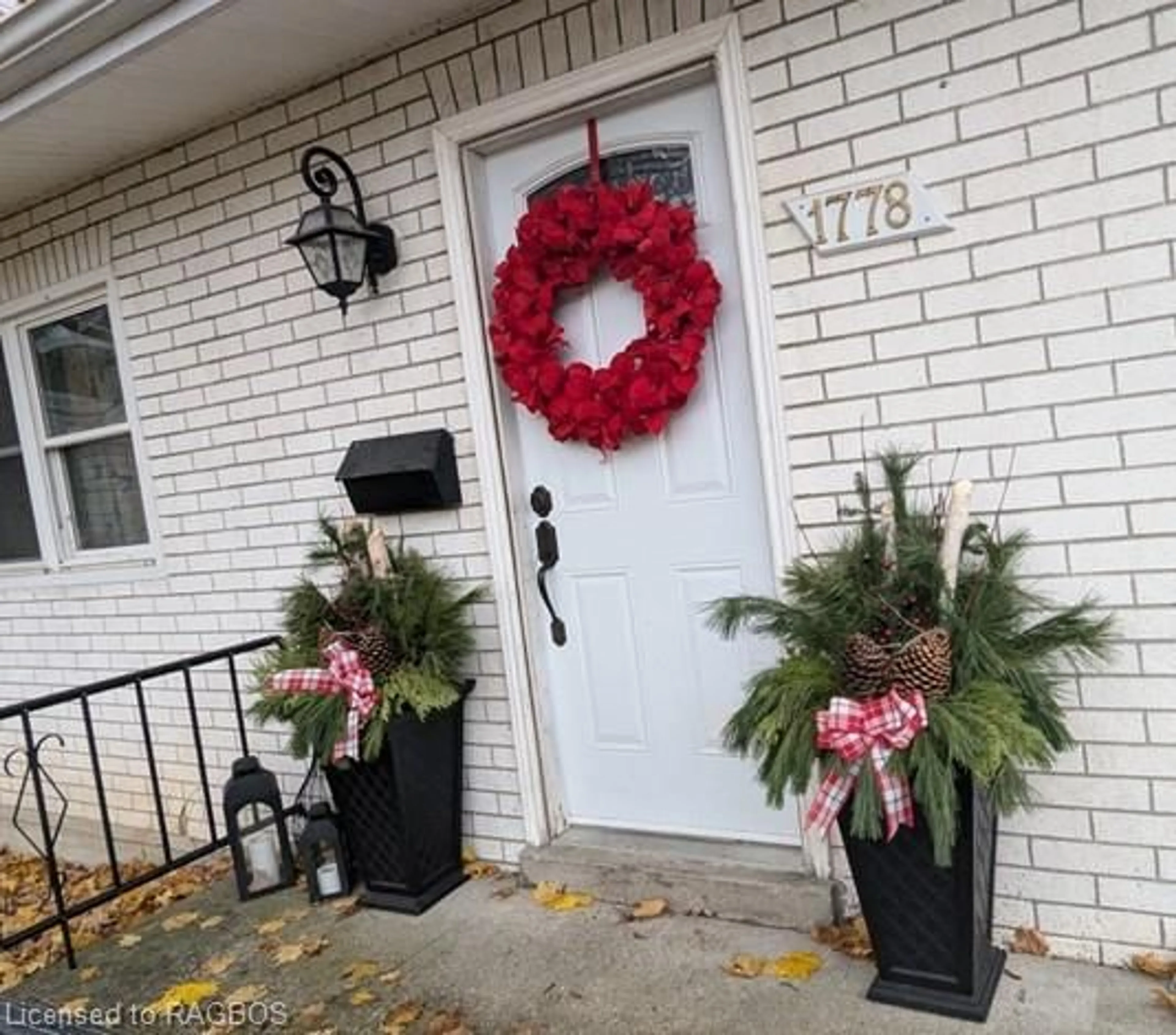 Indoor entryway, wood floors for 1778 6th Ave, Owen Sound Ontario N4K 2V8