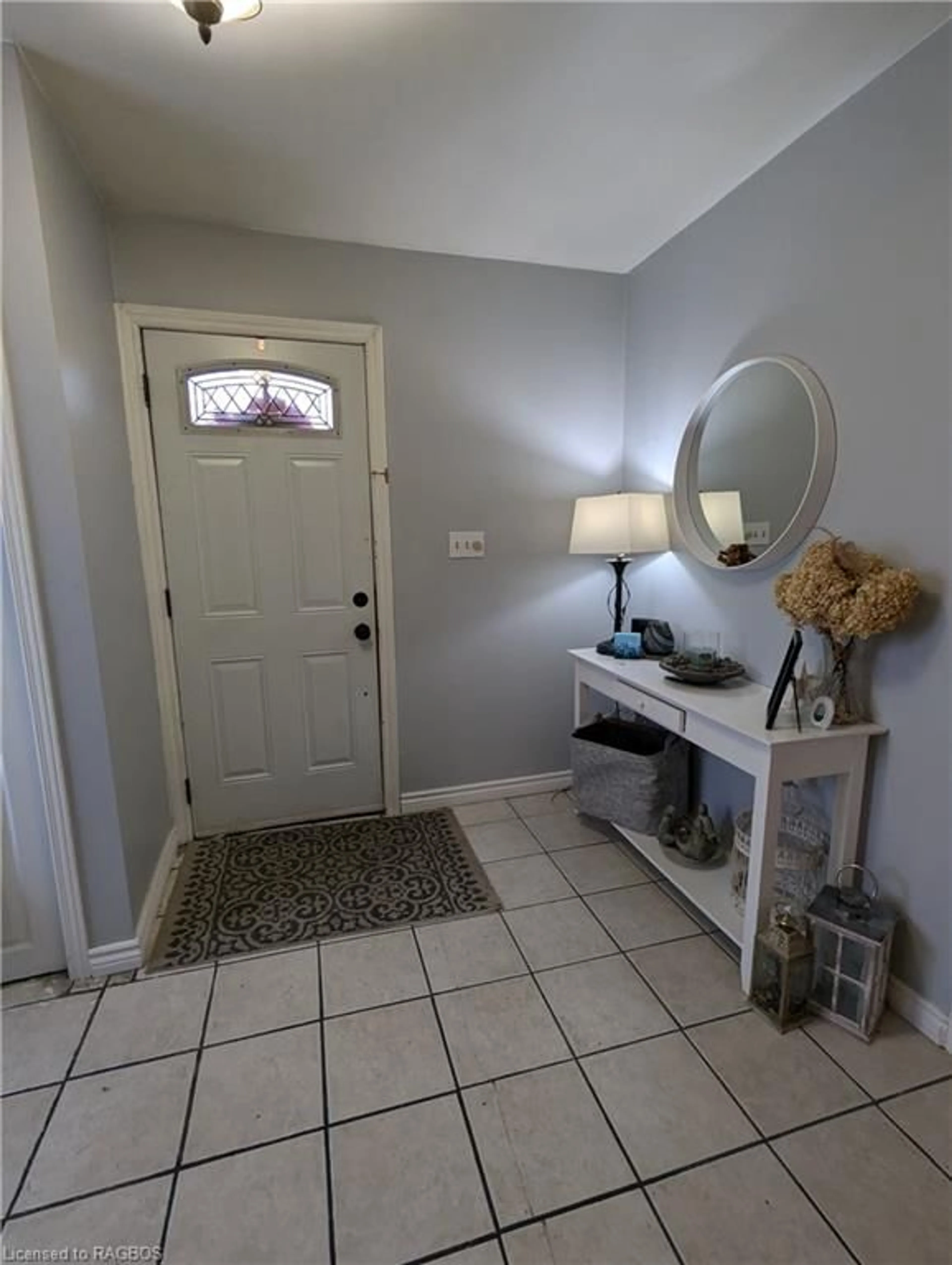 Indoor entryway, cement floor for 1778 6th Ave, Owen Sound Ontario N4K 2V8