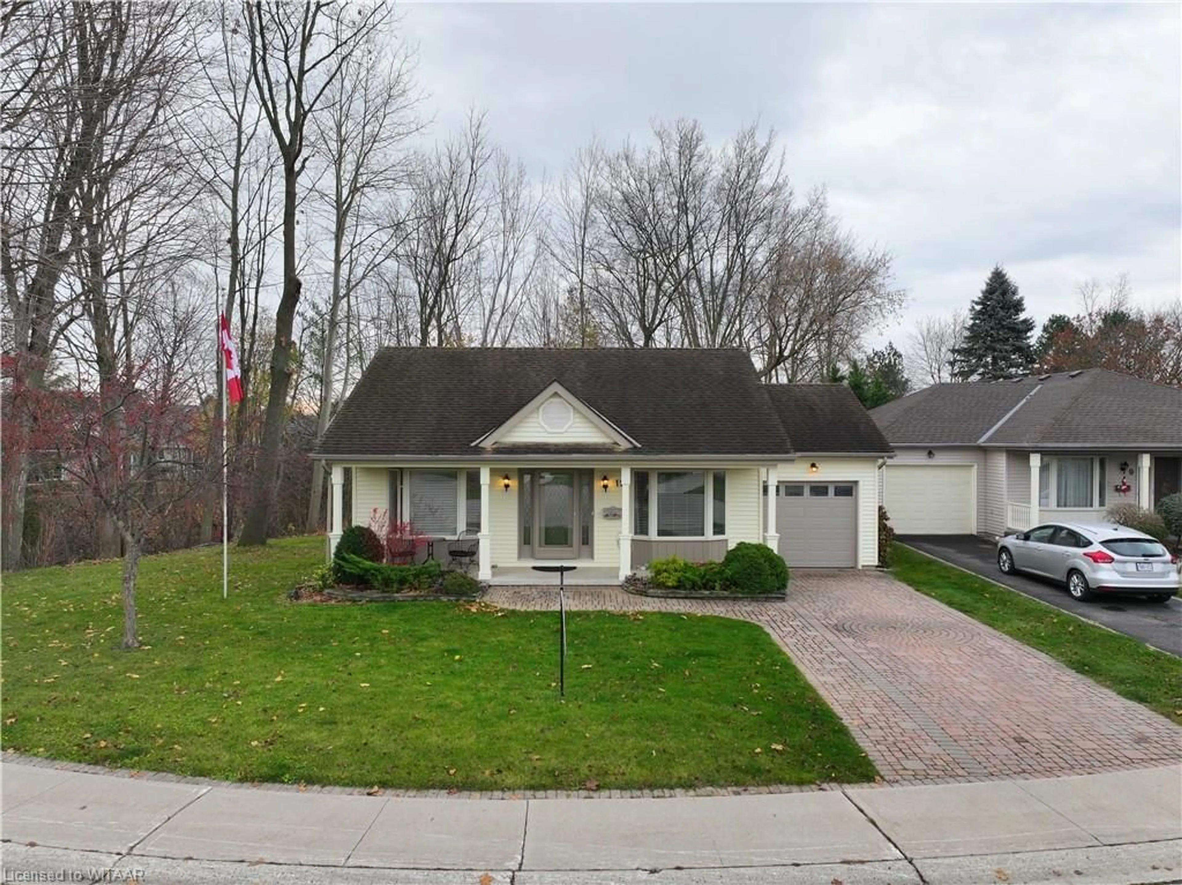 Frontside or backside of a home, the street view for 11 Mcdonald Crt, Tillsonburg Ontario N4G 5L8