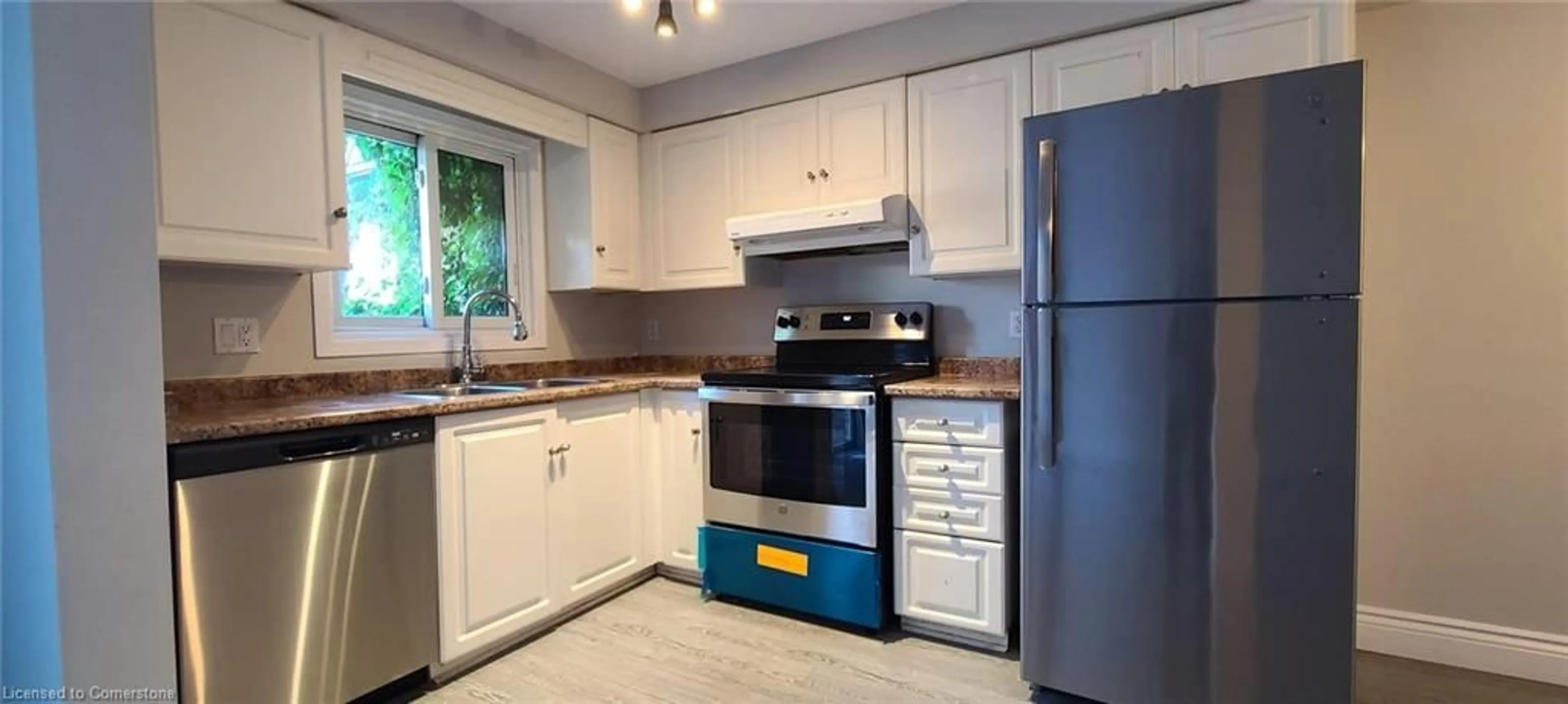 Standard kitchen, cottage for 312 Activa Ave, Kitchener Ontario N2E 3E1