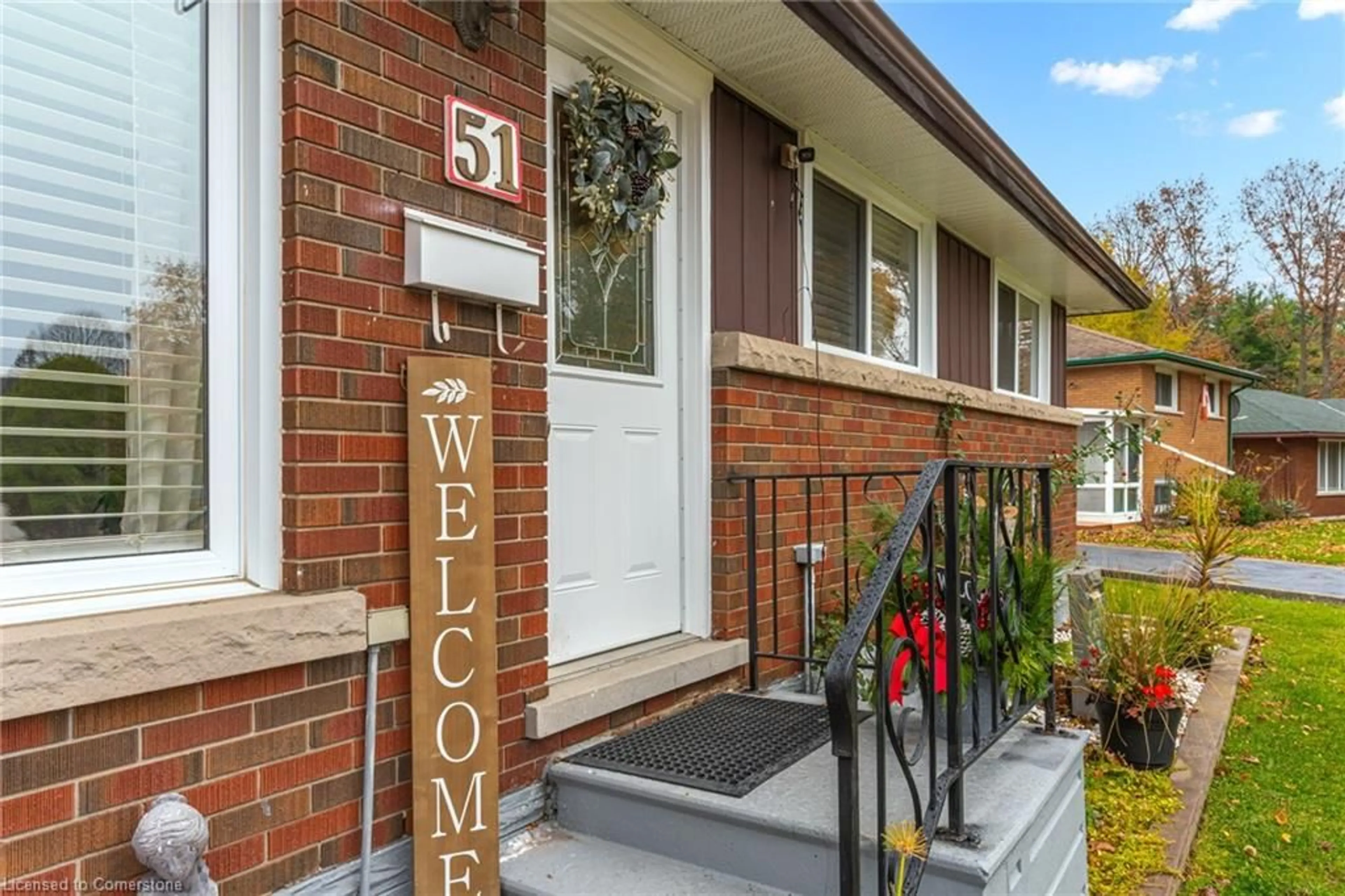 Indoor entryway, wood floors for 51 Radford Ave, Cambridge Ontario N1R 5L8