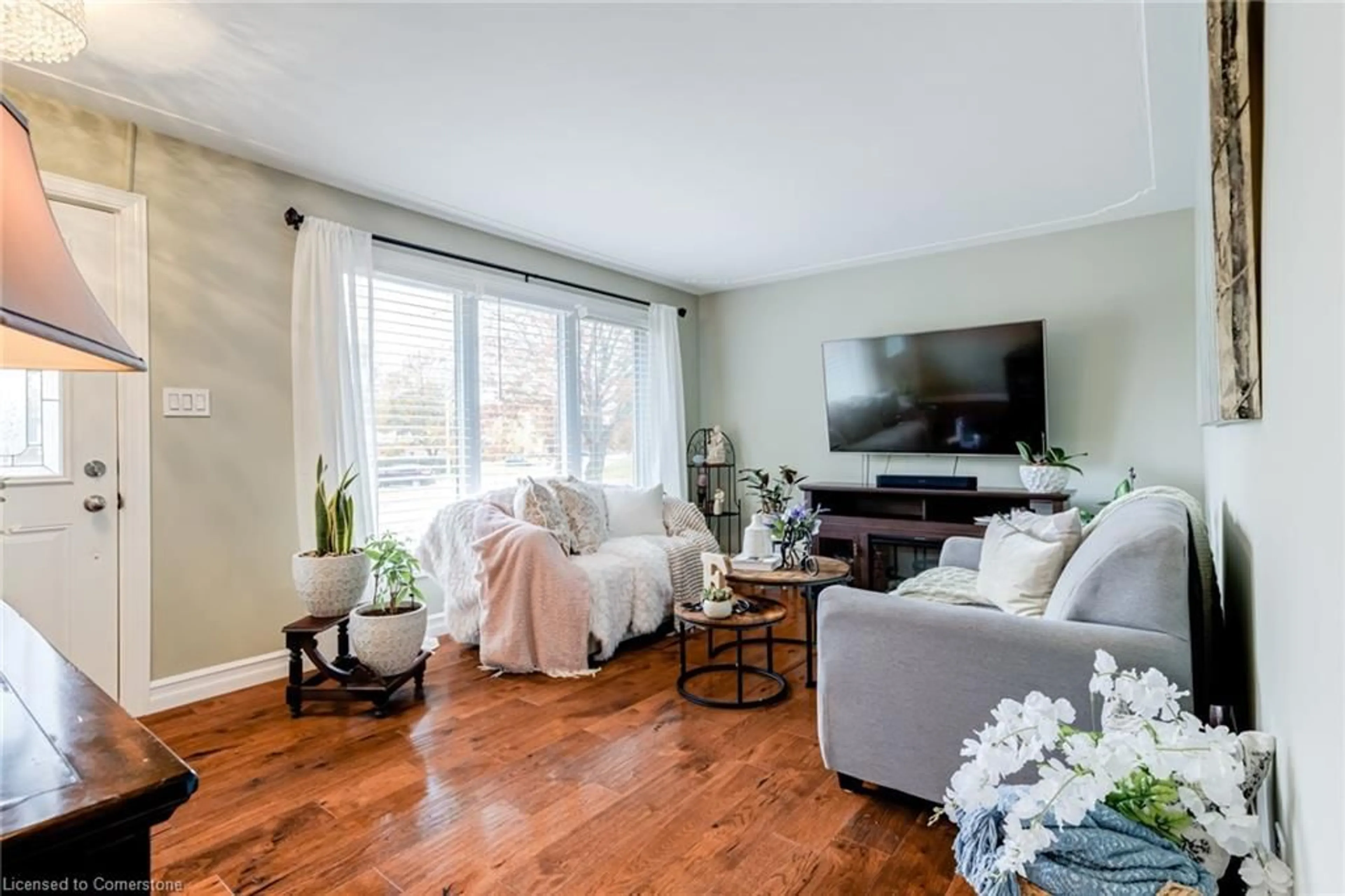 Living room, wood floors for 51 Radford Ave, Cambridge Ontario N1R 5L8