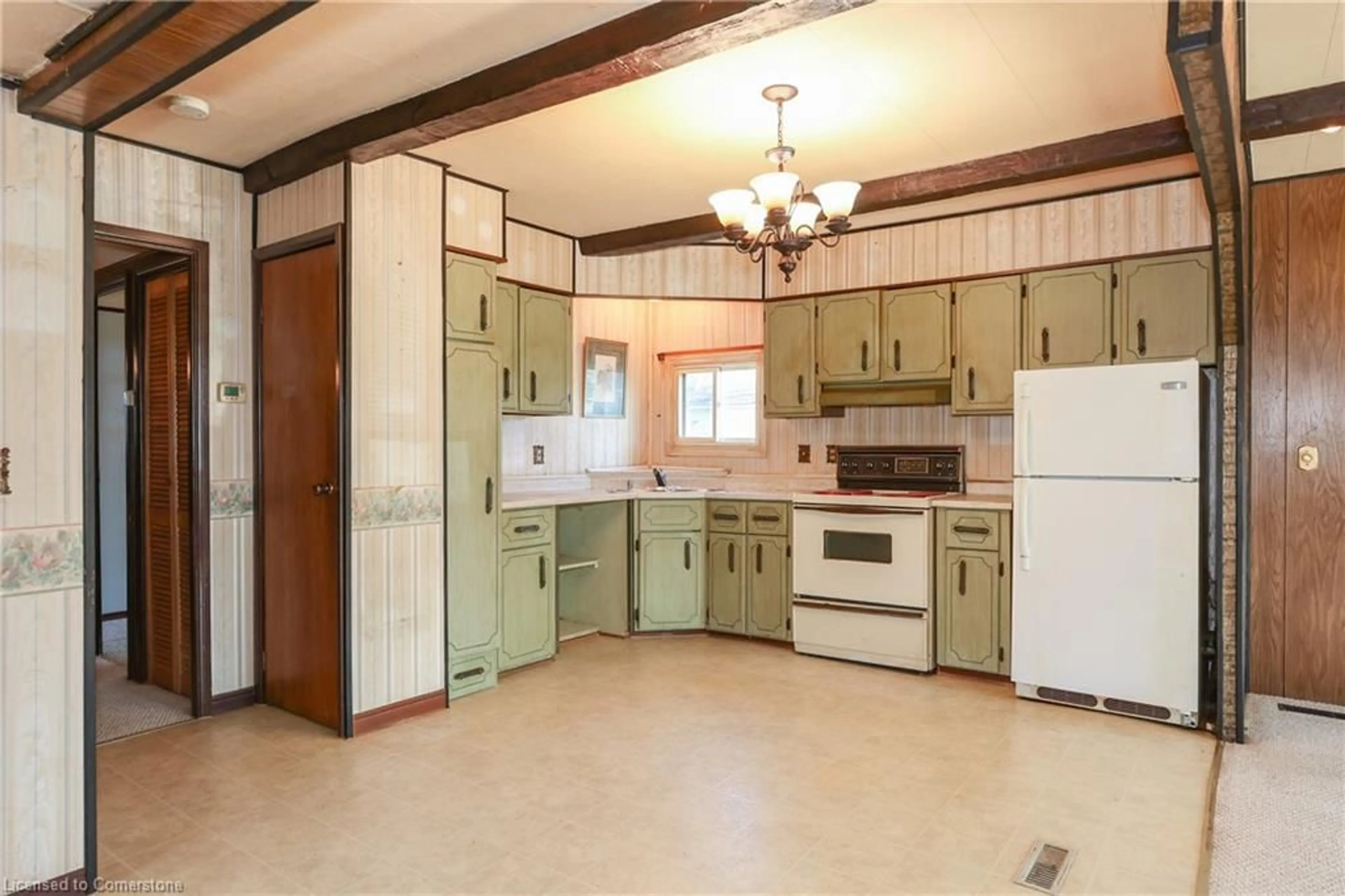 Kitchen, wood floors, cottage for 4589 Deborah Lane, Beamsville Ontario L3J 0W1