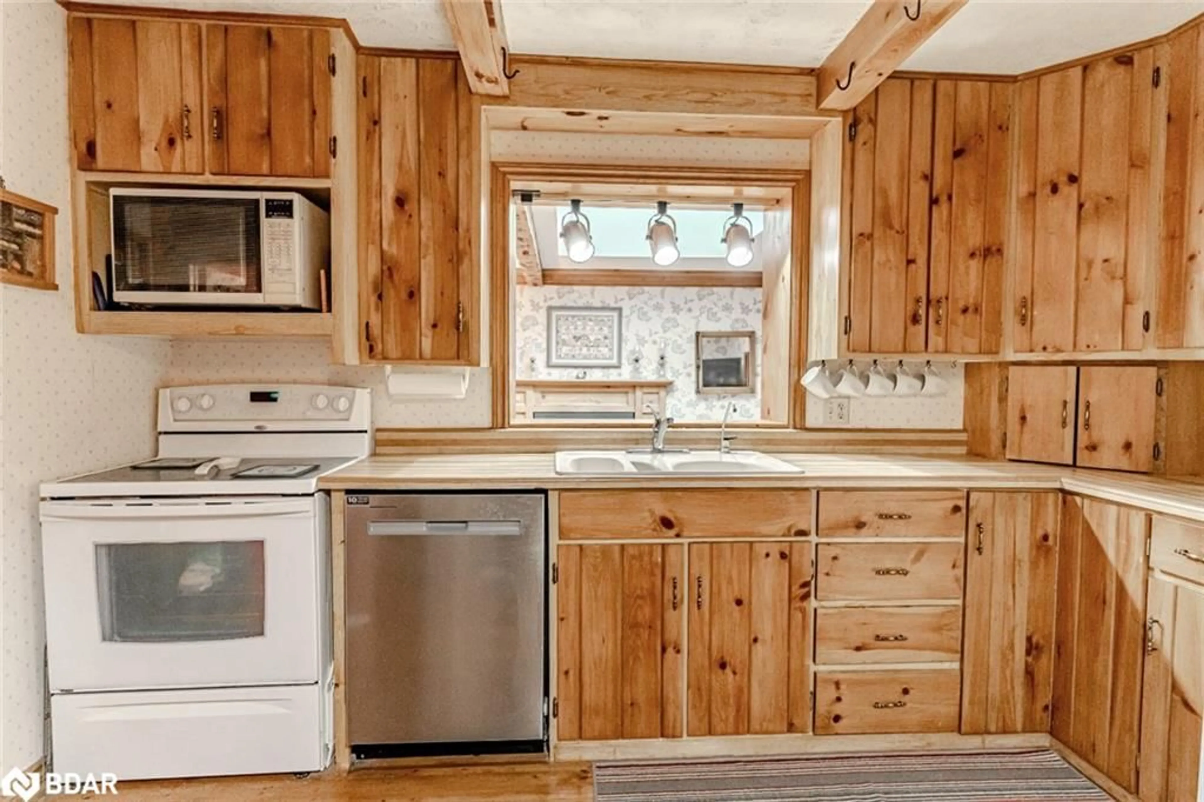 Rustic kitchen, wood floors, cottage for 63 Nelson St, Barrie Ontario L4M 4K1