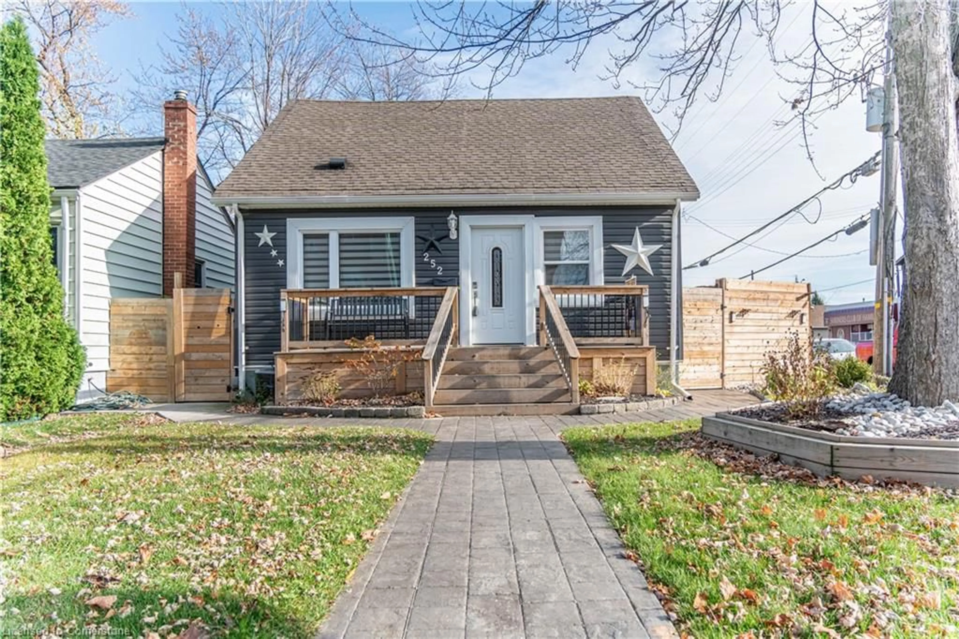 Frontside or backside of a home, cottage for 252 Walter Ave, Hamilton Ontario L8H 5R4