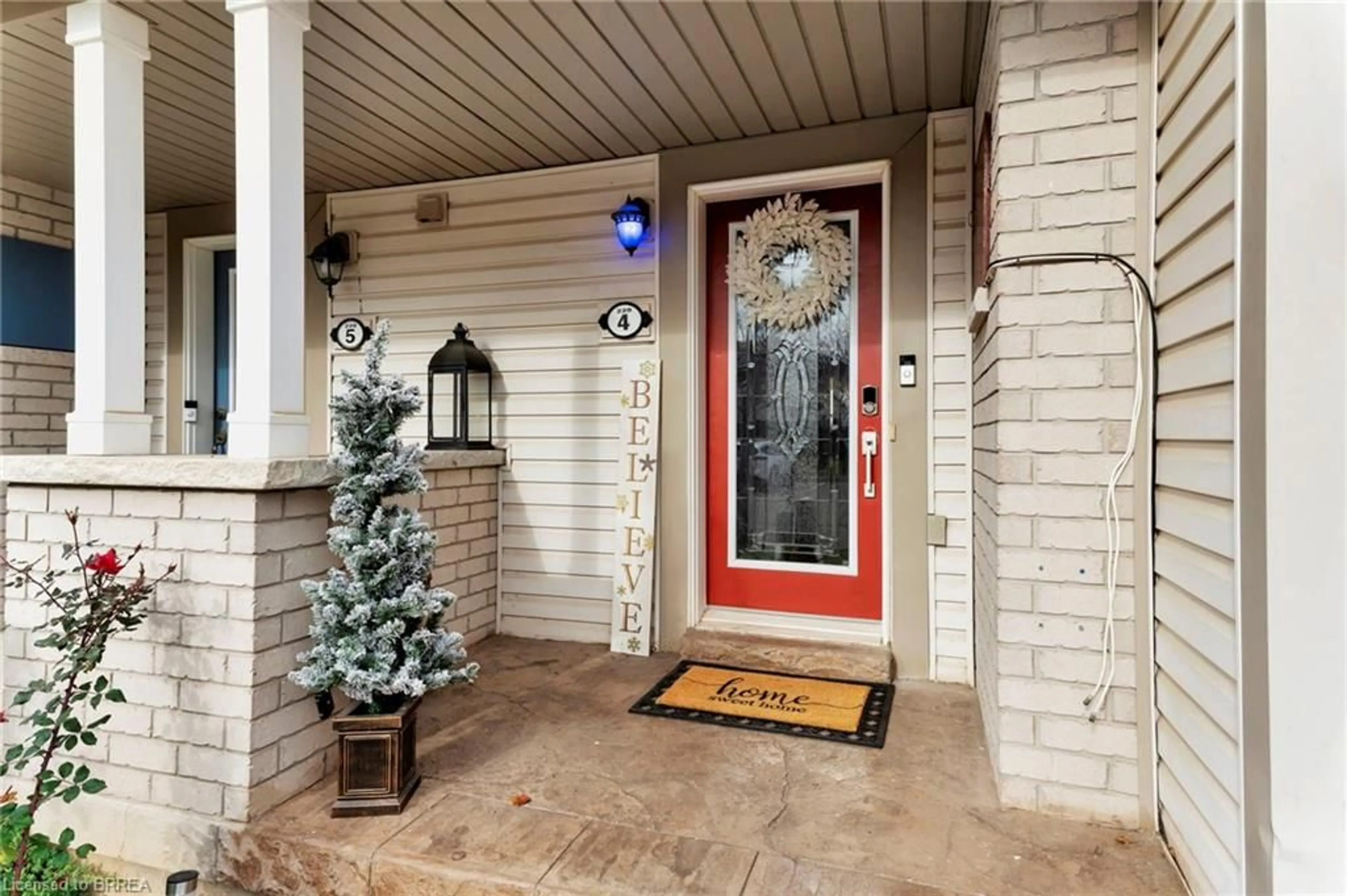 Indoor entryway, wood floors for 220 Blackburn Dr #4, Brantford Ontario N3T 0C6