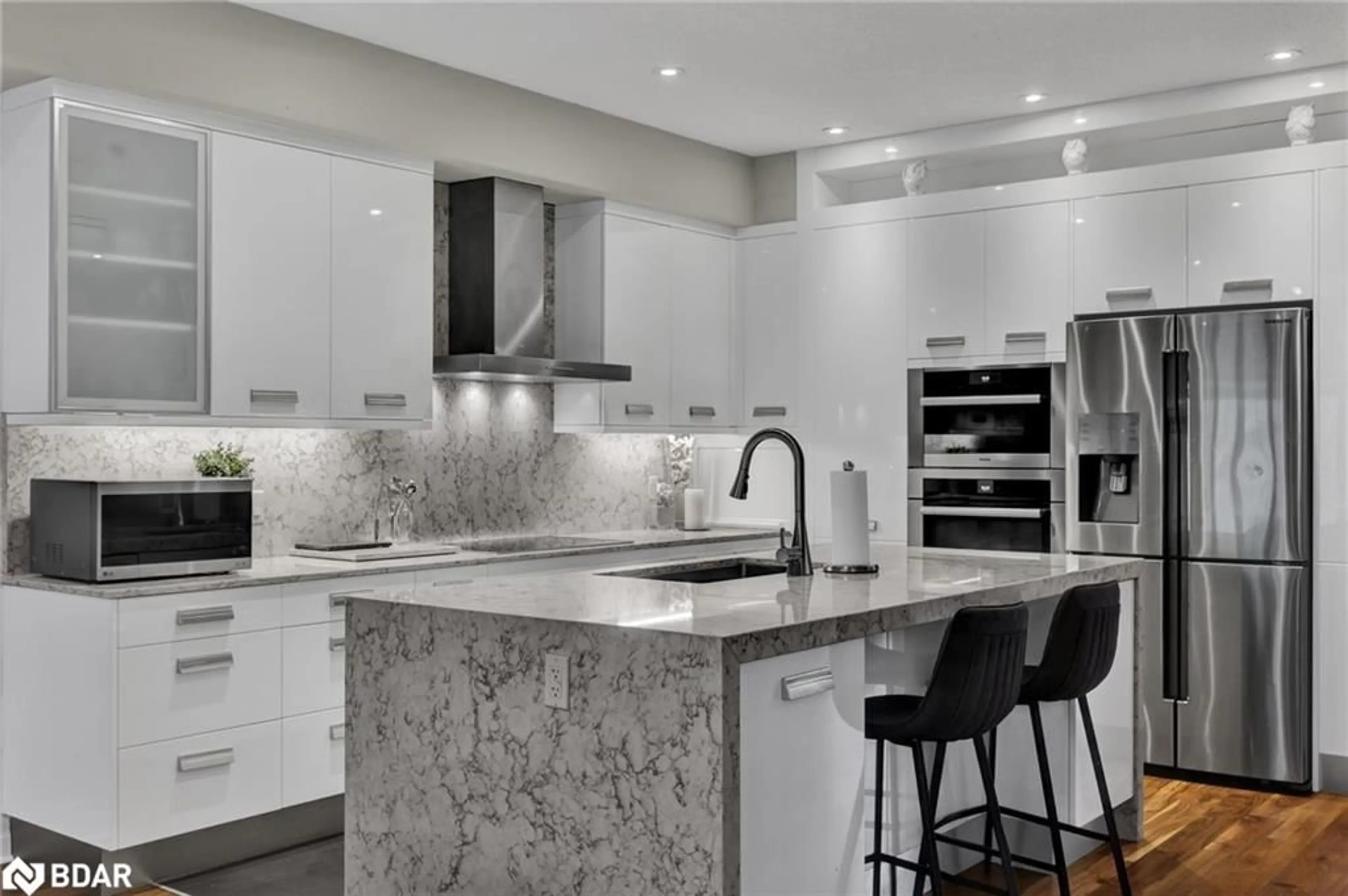 Contemporary kitchen, ceramic floors, mountain for 60 Dufferin Ave #12, Brantford Ontario N3T 4P5