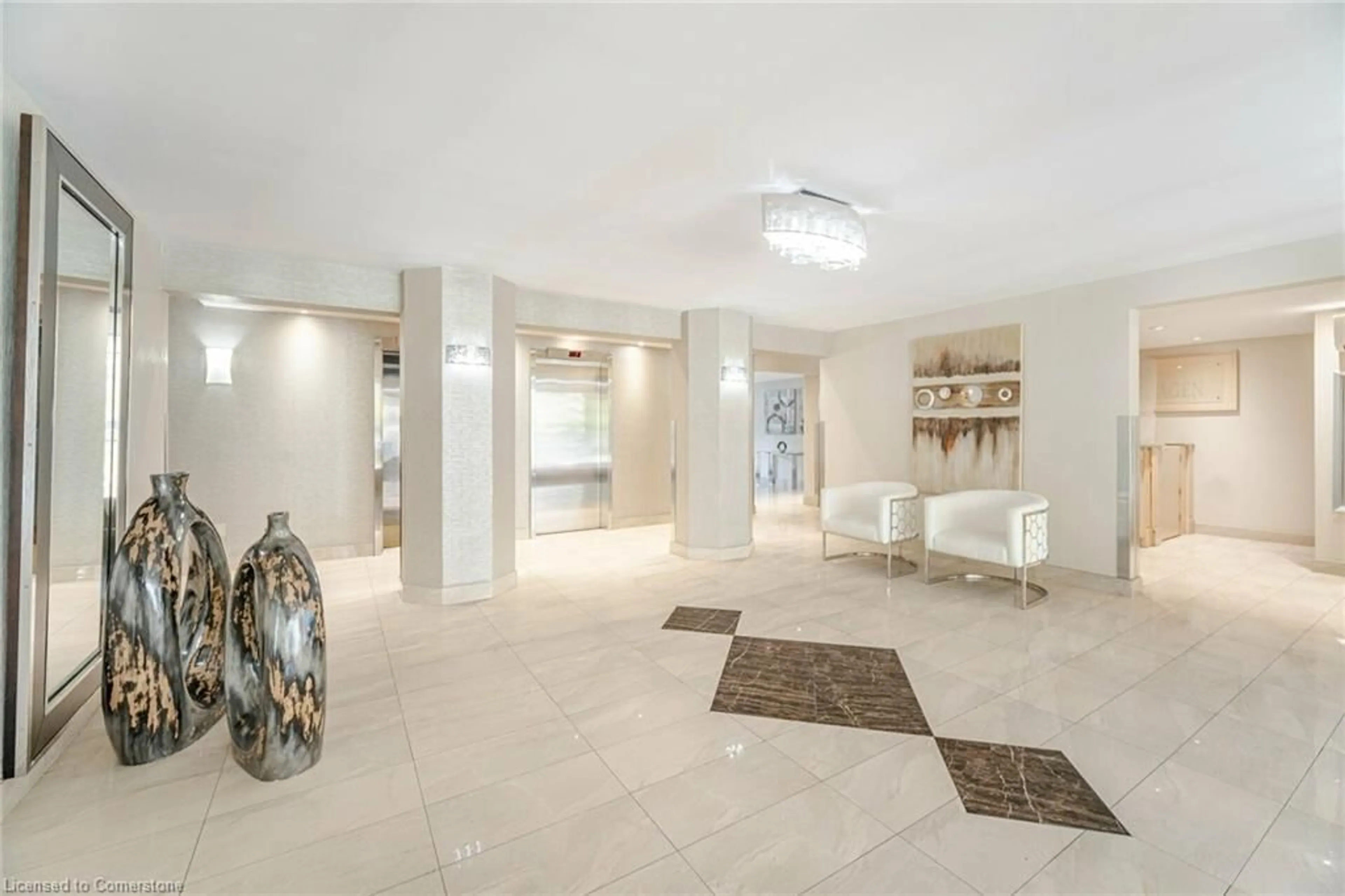 Indoor foyer, ceramic floors for 2 Glamorgan Ave #907, Toronto Ontario M1P 2M8